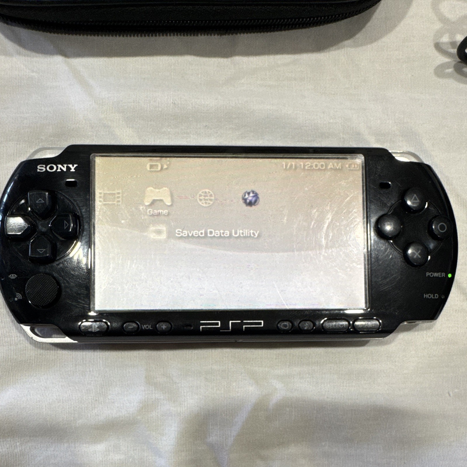 Sony PSP-1001 Black Handheld Console w/ Case, Charger & Game 6 UMD Bundle