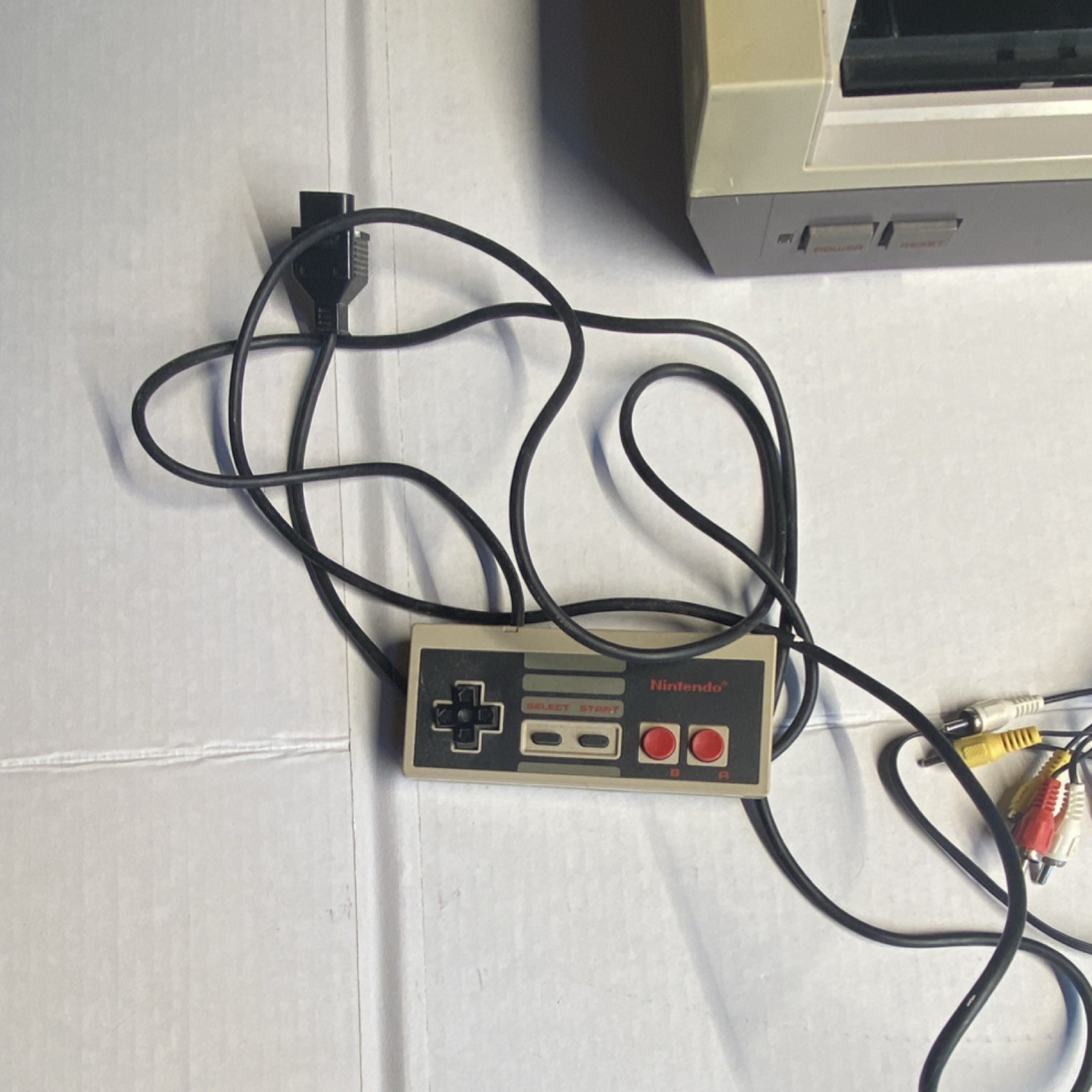 Nintendo NES-001 Console Gray Black with Controllers and AV Cables