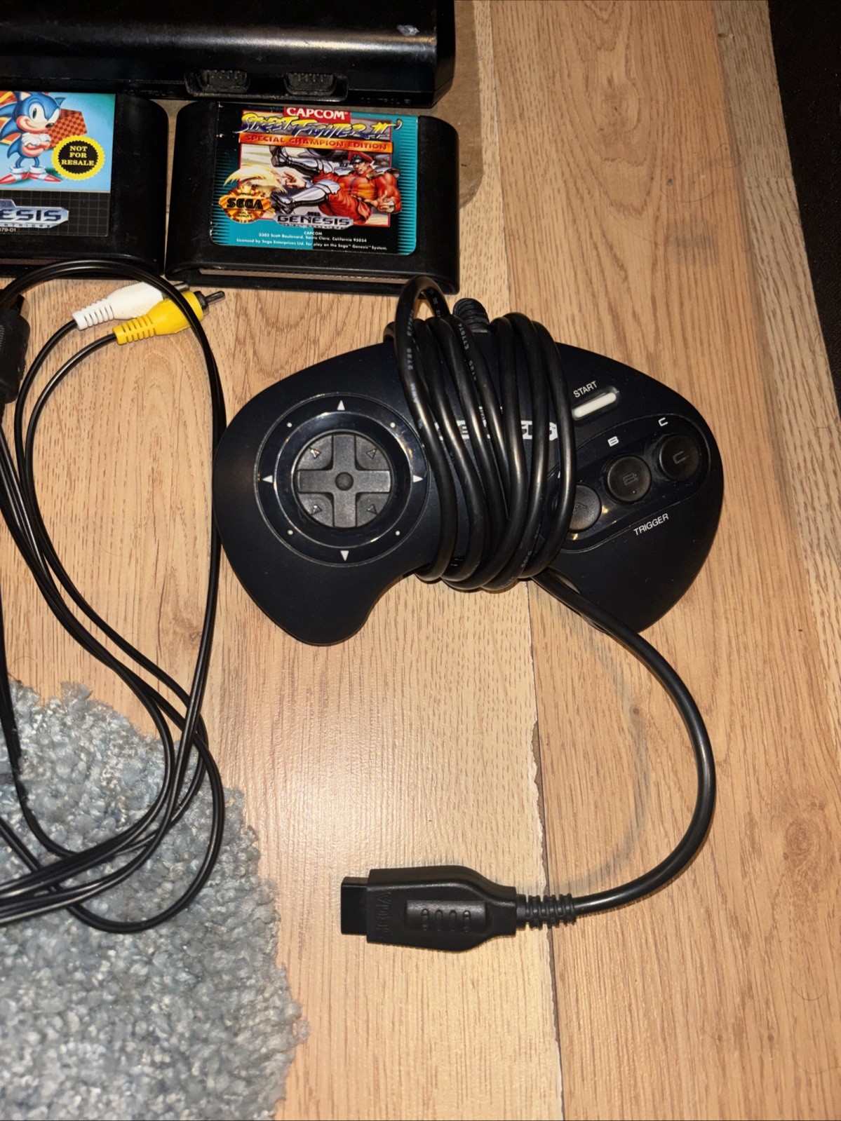 Sega Genesis Model 1601 Console Bundle With Sonic 1 & 2 Street Fighter 2 Special