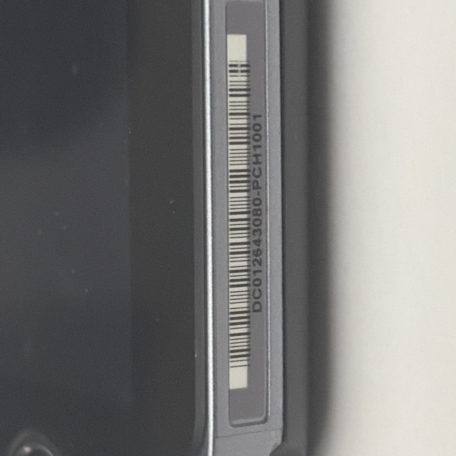 SONY PS VITA HANDHELD – PCH-1001