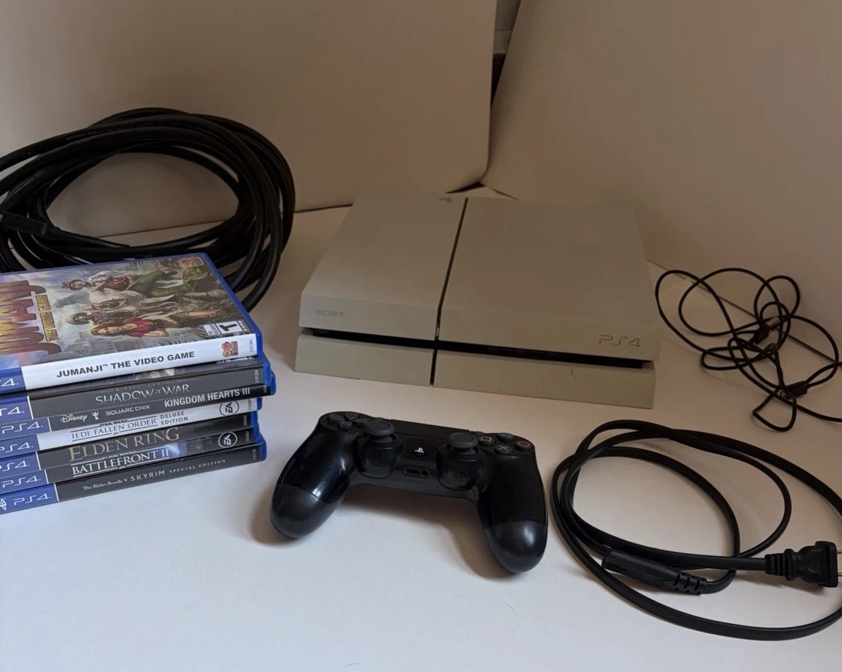 Sony PlayStation 4 PS4 White 500GB Console OEM Controllers Cords x7 Games Bundle