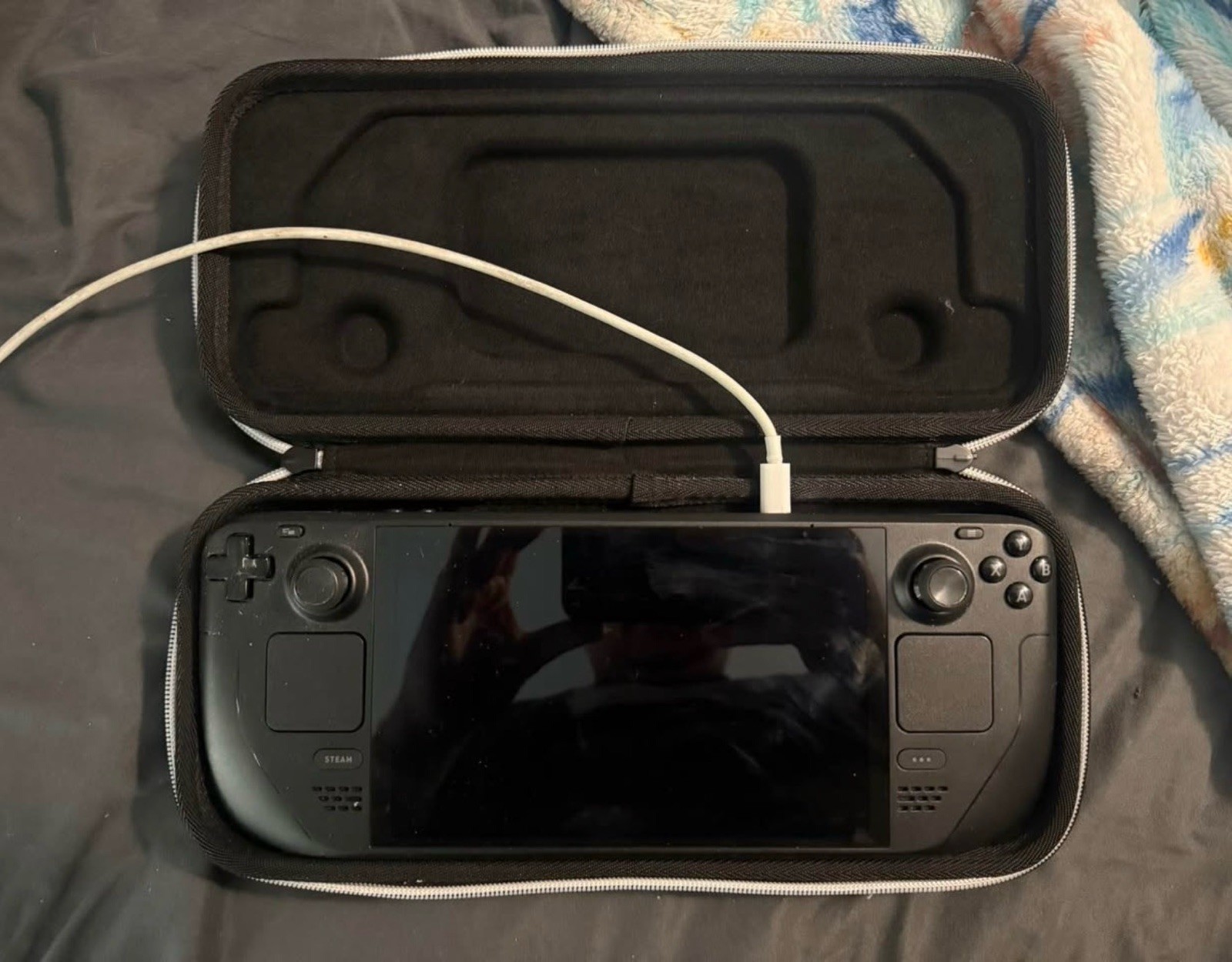 Steam deck oled black comes with charger and case