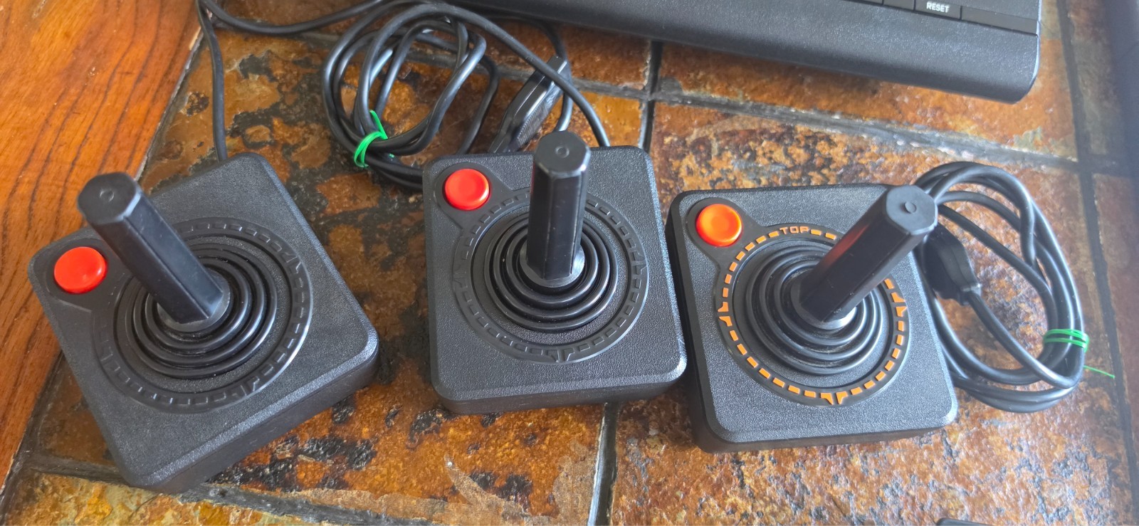 Atari 7800 Video Game Console with 21 Games & three controllers