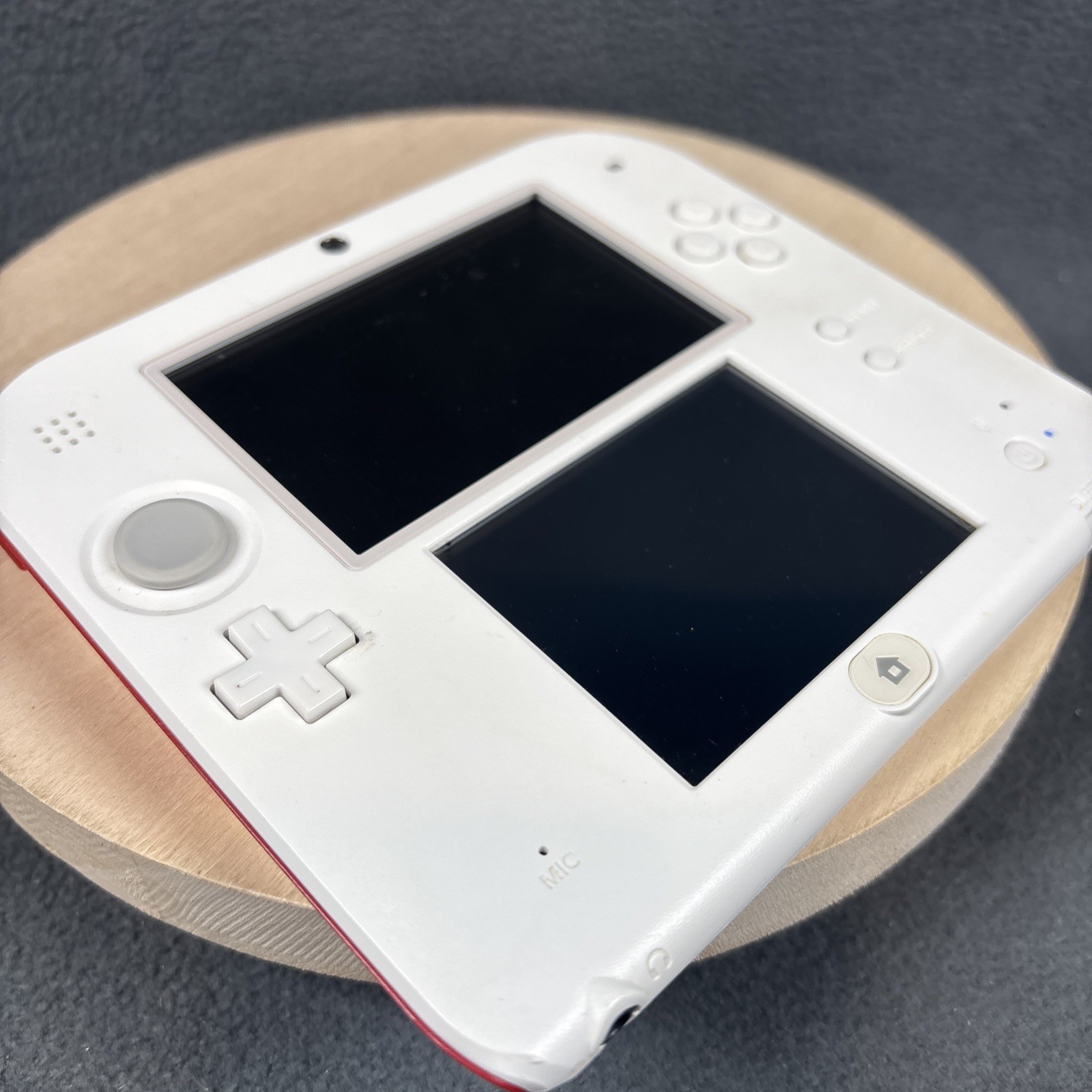 Nintendo 2DS Scarlet Red/White Console FTR-001 w/ Super Mario Bros. 2 & Charger
