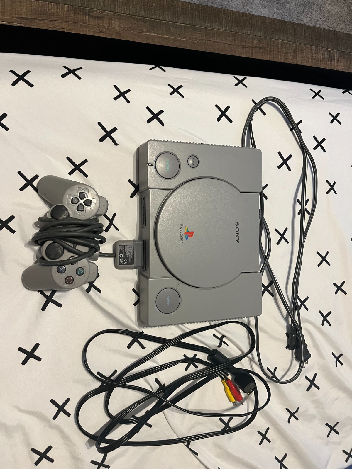 Sony PlayStation 1 Video Game Console – Gray with 1x Controler 2x Game