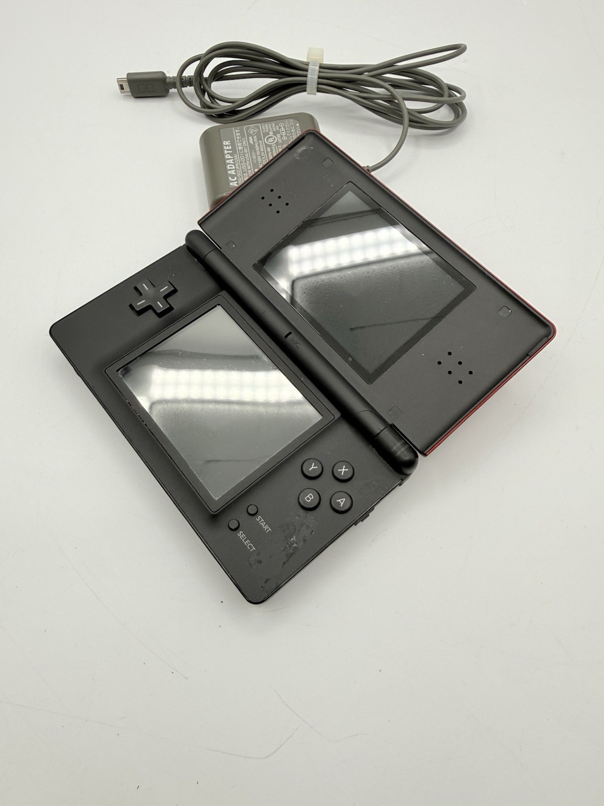 Nintendo DS Lite USG-001 Red/Black Handheld Console w Charger