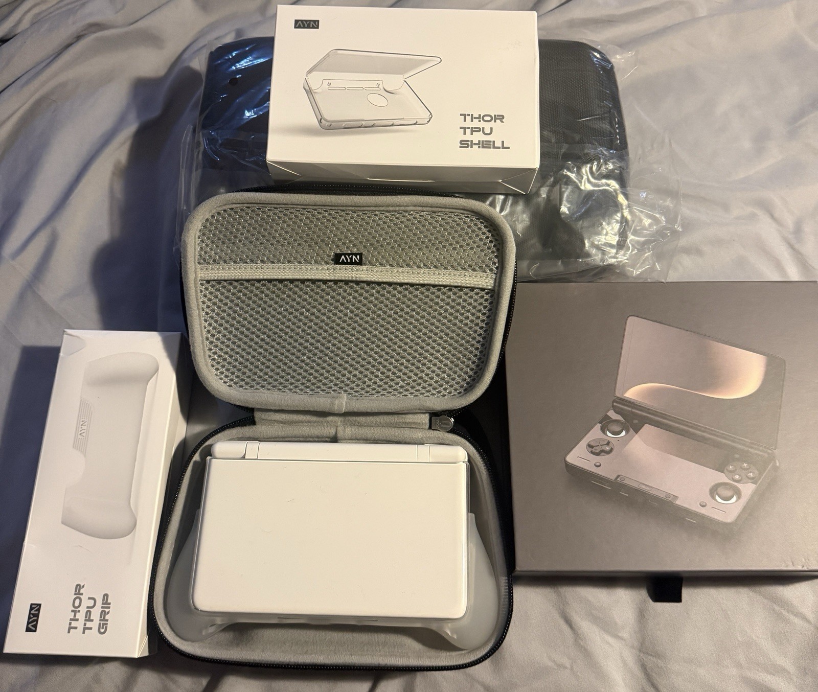 AYN Thor Max 1TB/16GB WHITE – Batch 5 case, Grip, Screen Protectors, Bag!