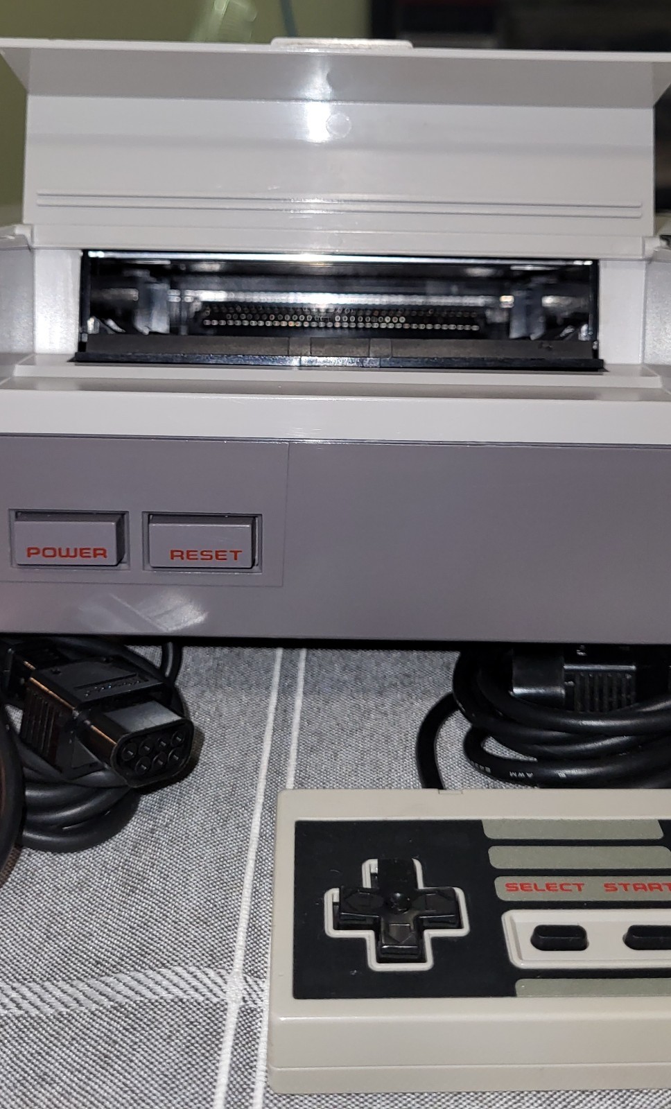 Nintendo Entertainment System (NES-001) Console Bundle – Clean Tested & Working