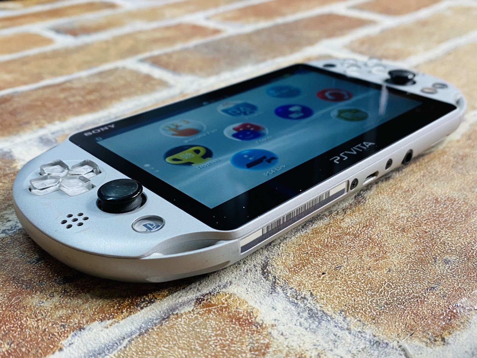 SONY PS Vita PCH-2000 ZA25 SILVER Japan PlayStation Charger 8GB Tested DDP
