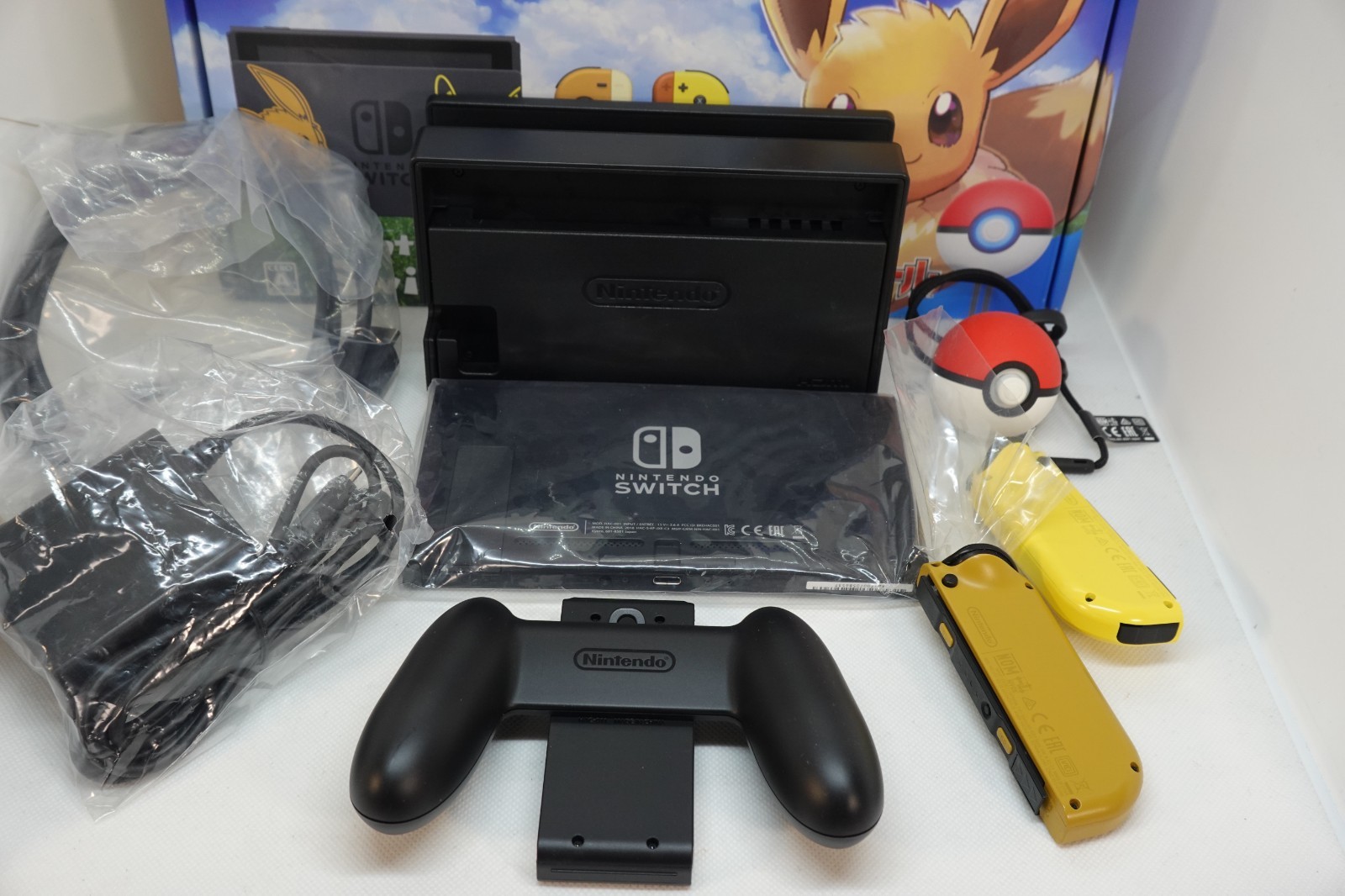 Nintendo Switch Pokemon Let’s Go Pikachu Eevee Edition Console Ball Plus F/S