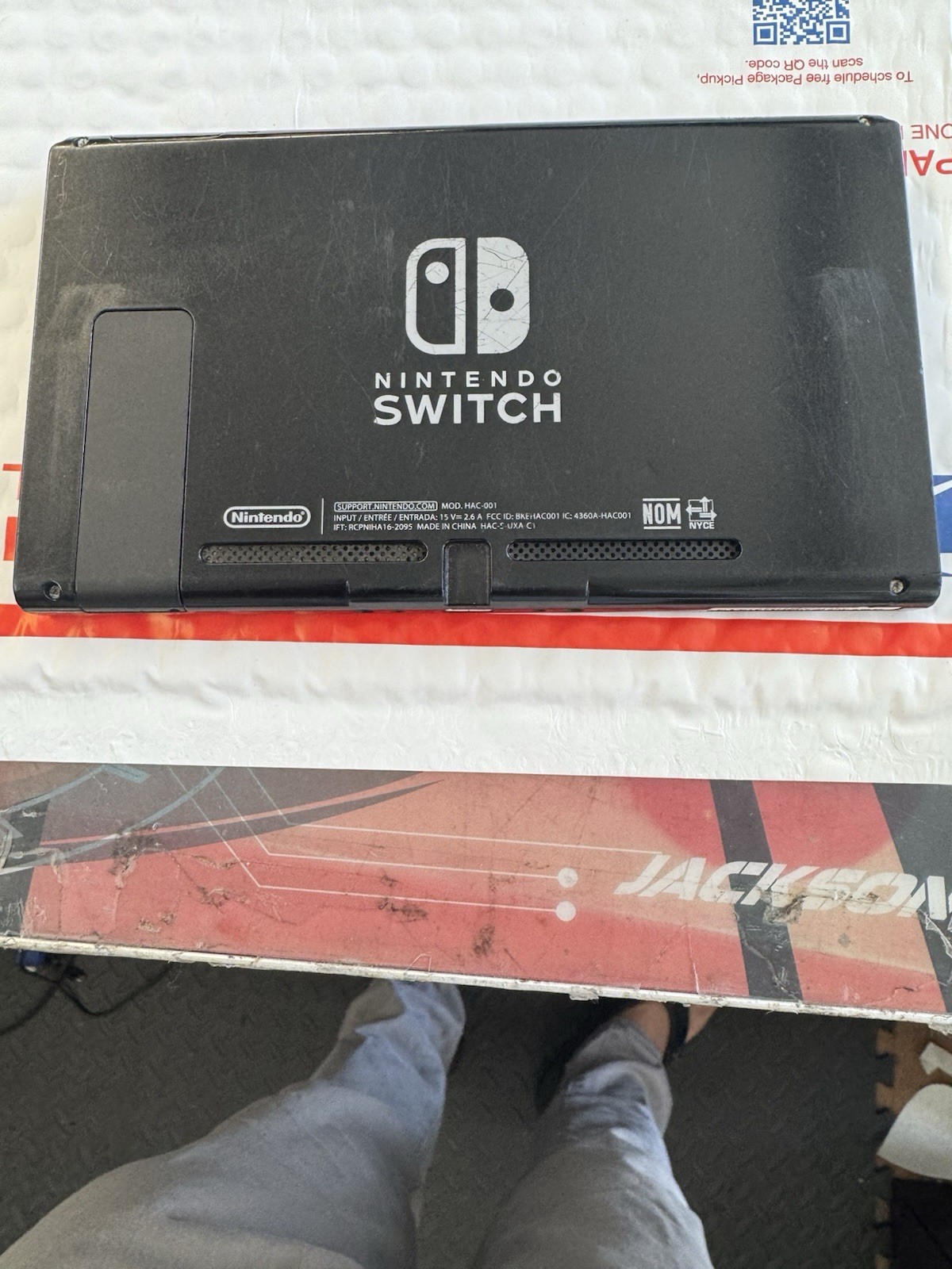 Nintendo Switch HAC-001 32GB Console Only Black For Parts Joy-Con Not Connecting