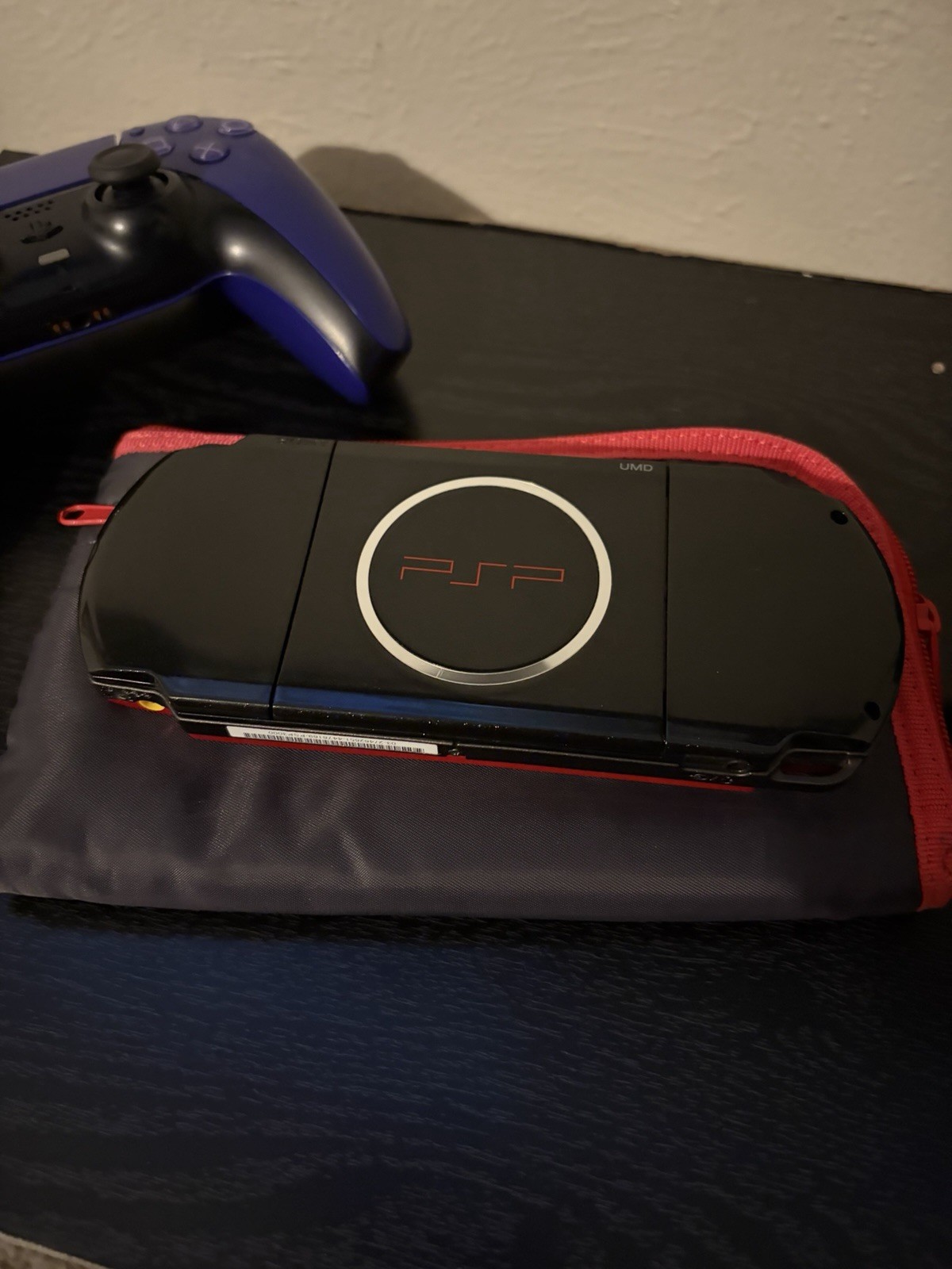 Sony PSP 3000 Red/Black Handheld System w/ Zip Case and charger and memory card