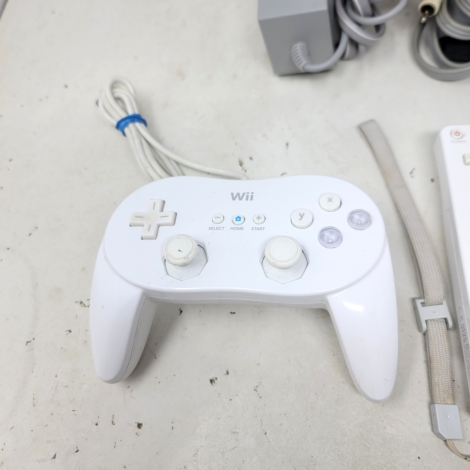 Nintendo Wii 512GB Console White W/ Controllers, Pro Controller & Cords Tested