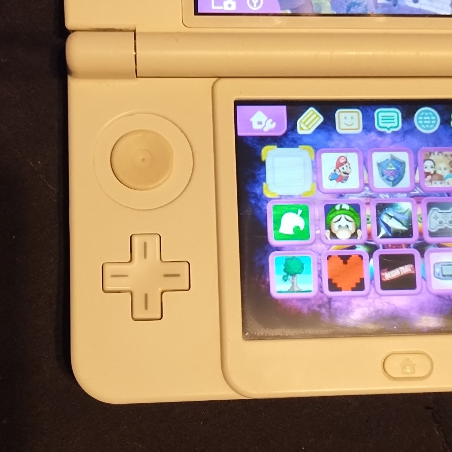 New Nintendo 3DS 8 GB with 50+ Games