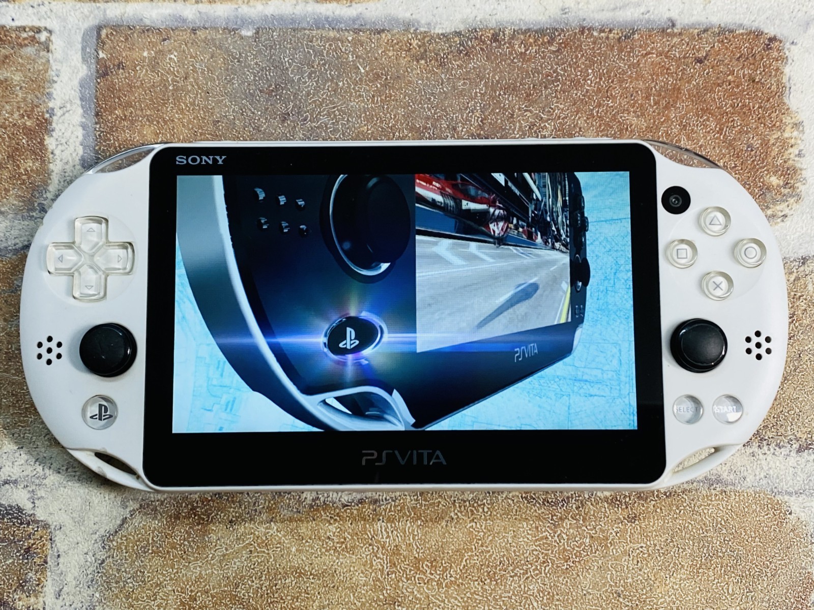 PS Vita Glacier White PCH-2000 SONY PlayStation Japan 8GB Charger 2 Games DDP