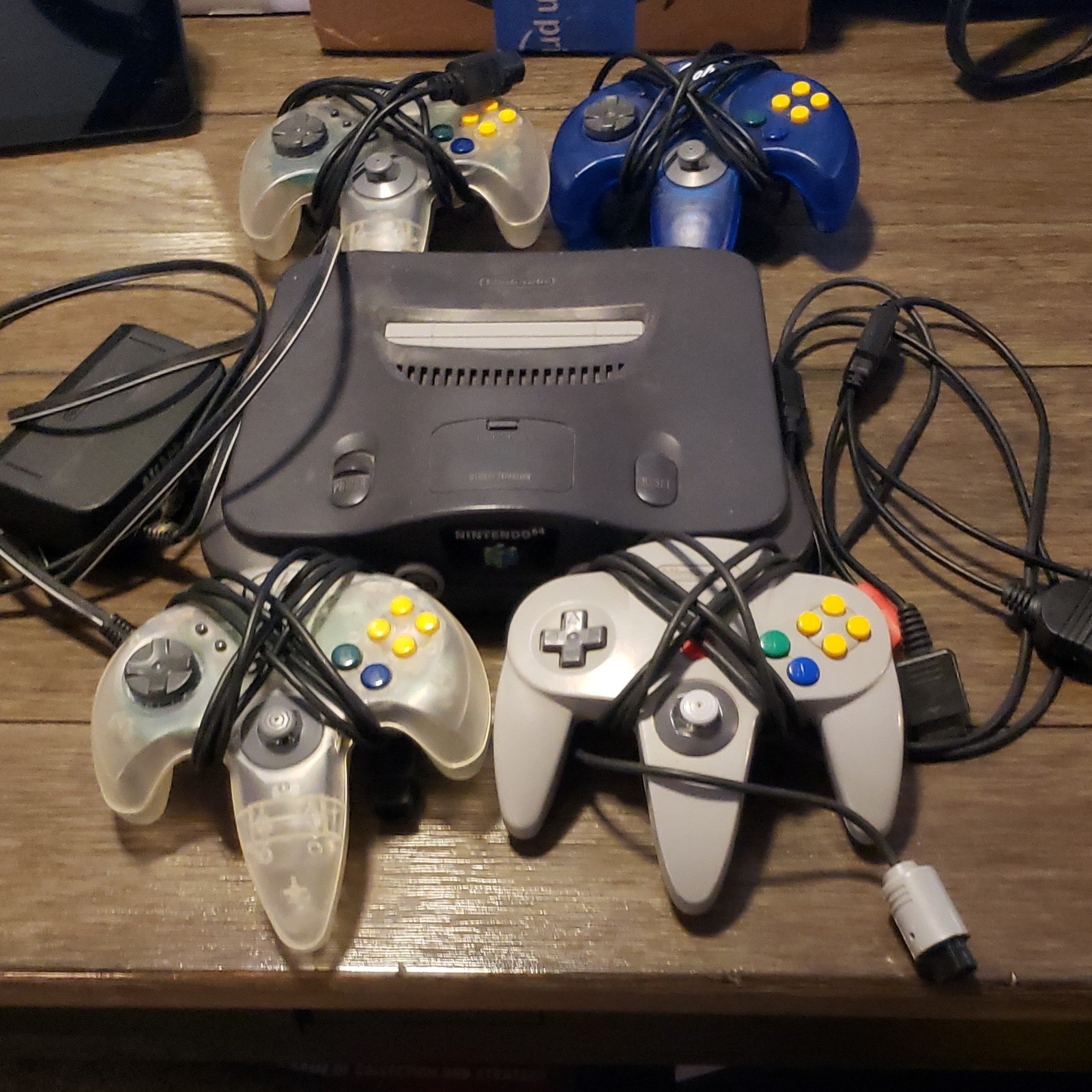 Nintendo 64 NUS-001(USA) Gray Console NTSC-U/C w/ 4 Controllers AV/Power