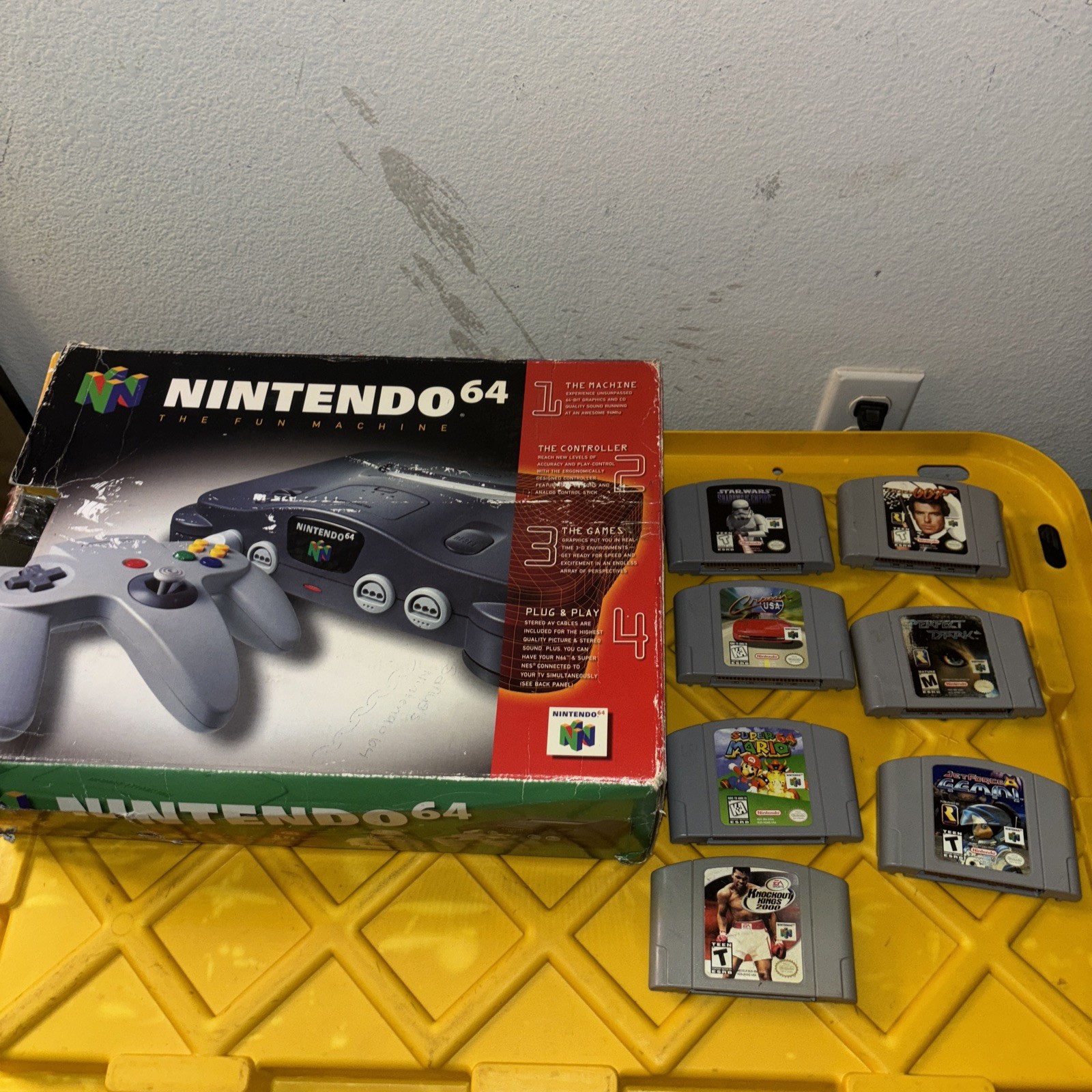 Nintendo64 NUS-001(USA)Console in Box 2 Controllers 1 extension cord64 & 7Games