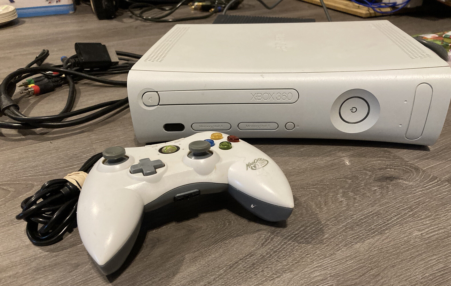 Microsoft Xbox 360 White Console 4GB Core System Controller HDMI