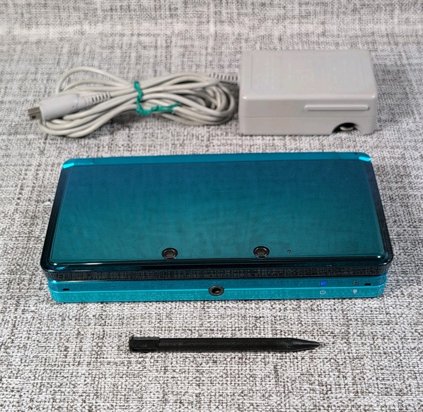 Nintendo 3DS Handheld System – Aqua Blue – Tested Working SD Card Stylus Charger