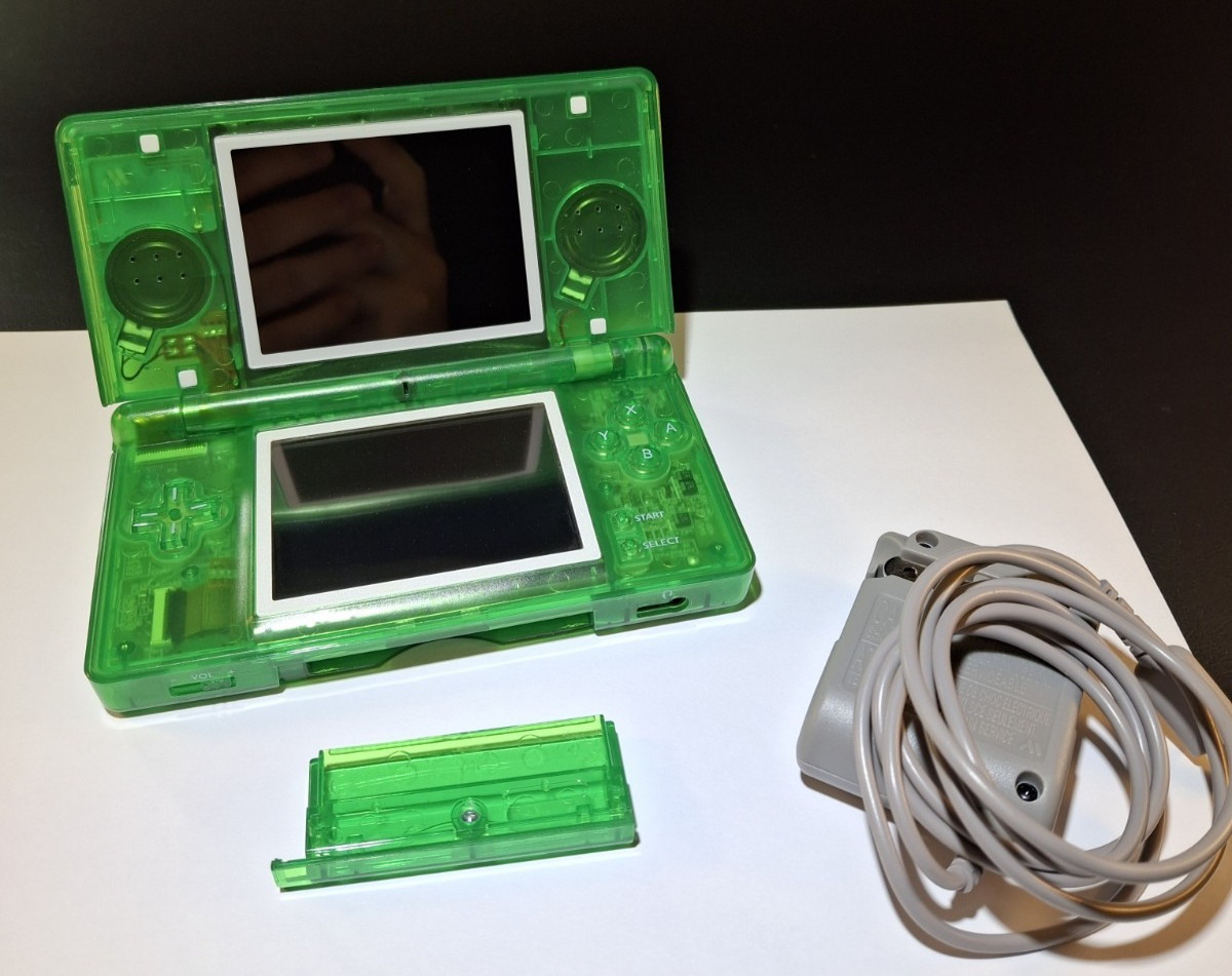 Nintendo DS Lite Handheld Console Transparent Emerald Green / Charger & Stylus