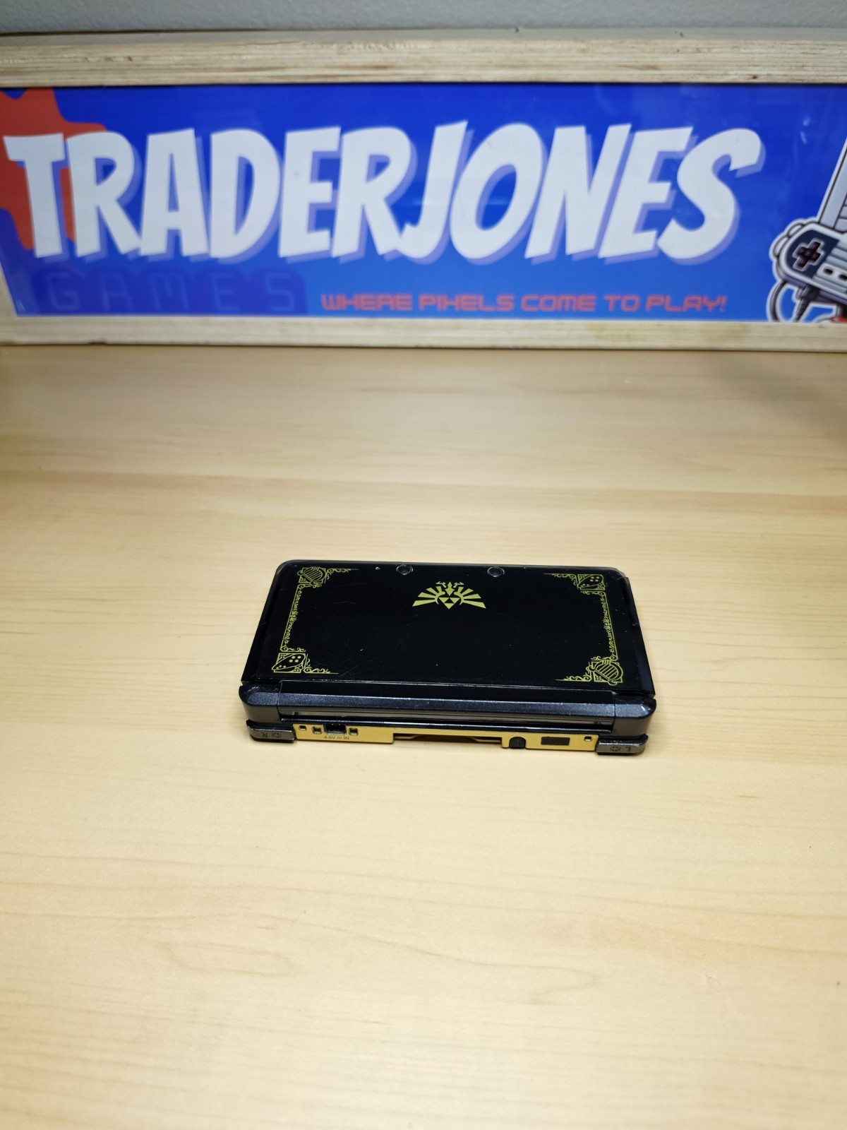 Nintendo 3DS The Legend of Zelda 25th Anniversary Black Console W Charger Stylus