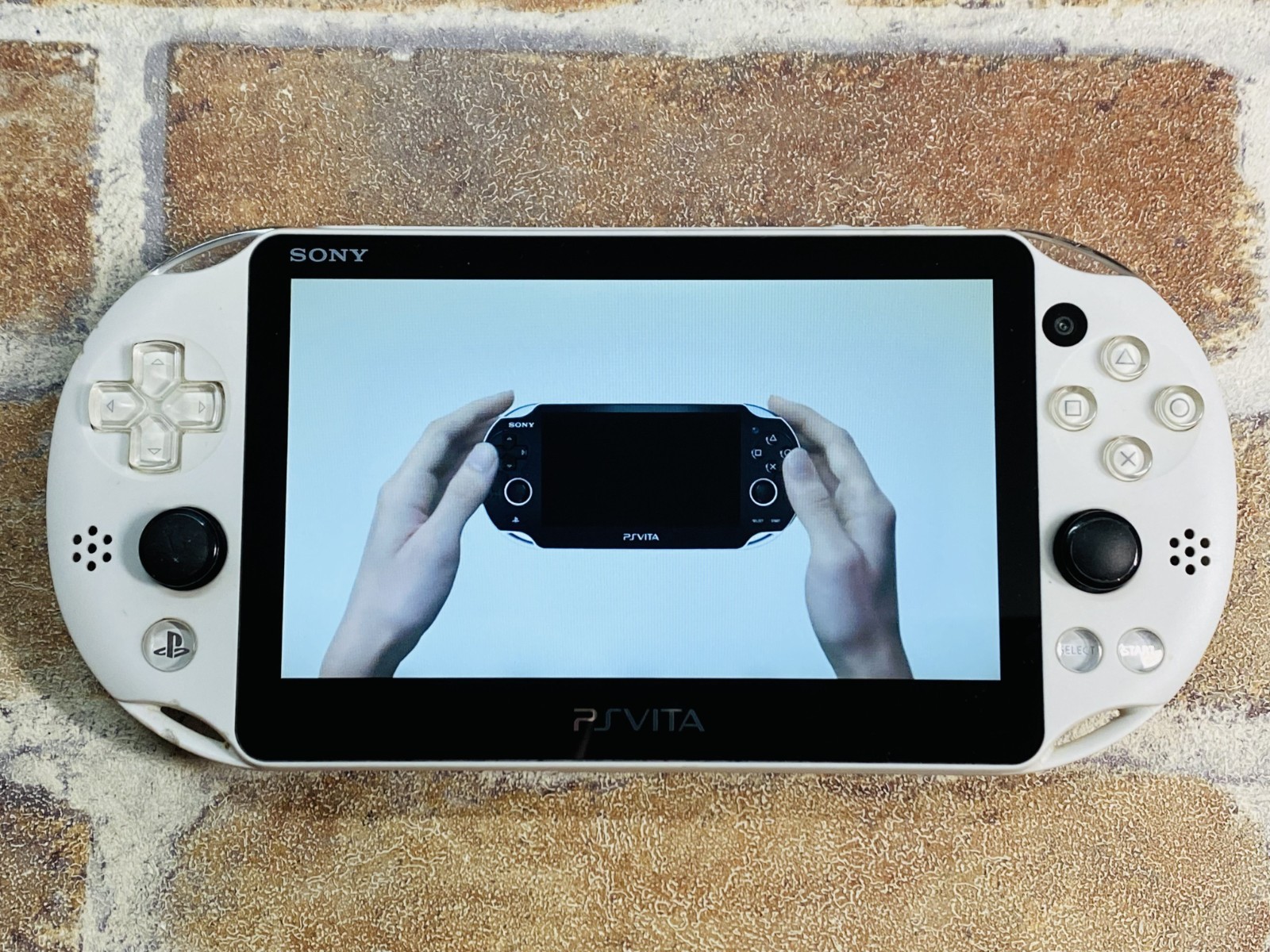 PS Vita Glacier White PCH-2000 SONY PlayStation Japan 8GB Charger 2 Games DDP