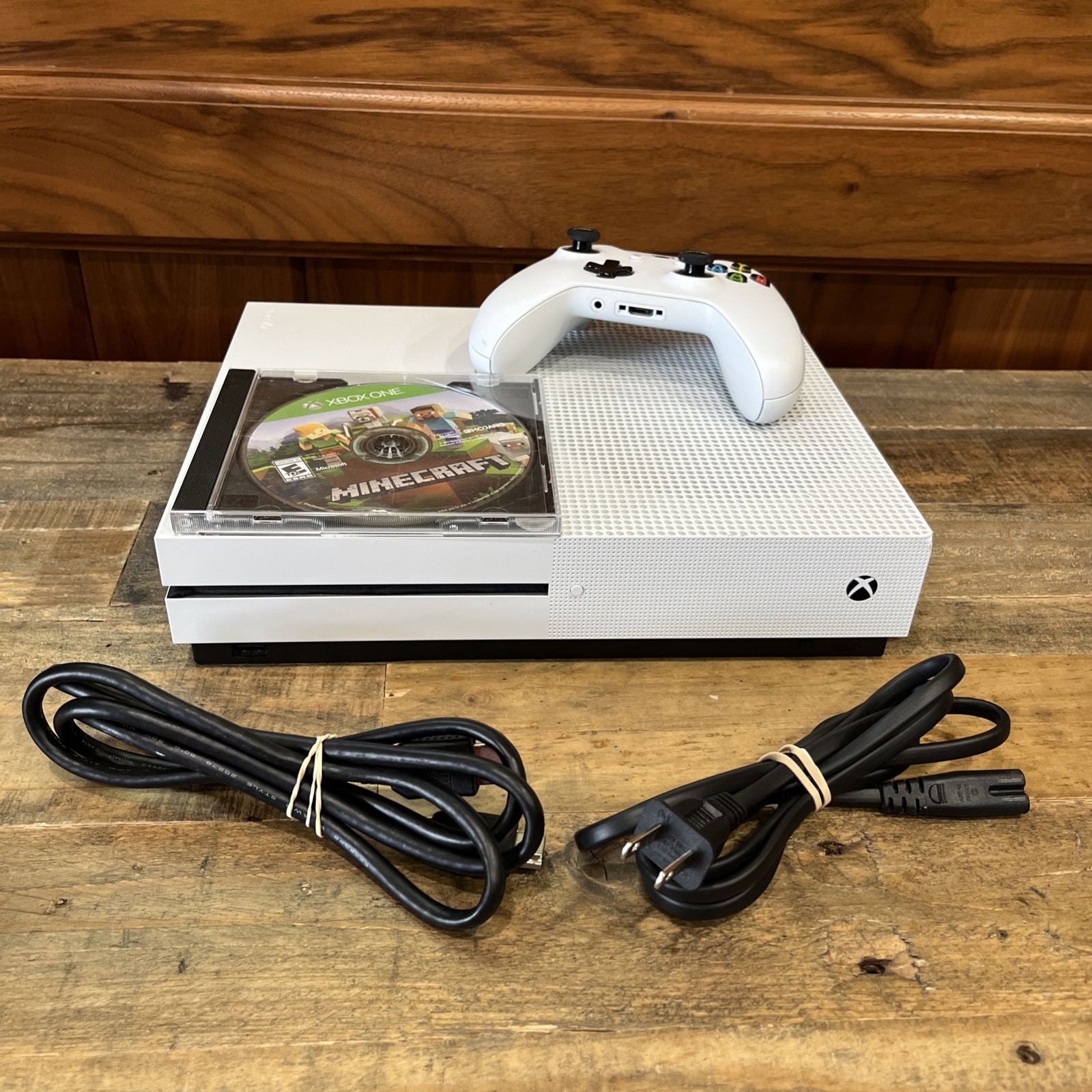 Microsoft Xbox One S 1TB Console – White Model 1681 w/Controller, Cords & Game