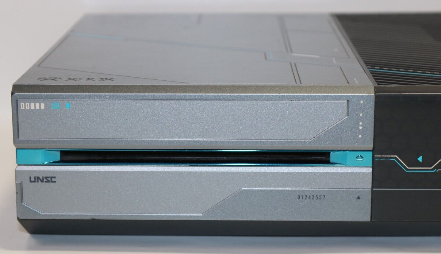 Microsoft XBOX ONE 1540 Limited Edition Halo 5 Guardians 1TB Console, Controller