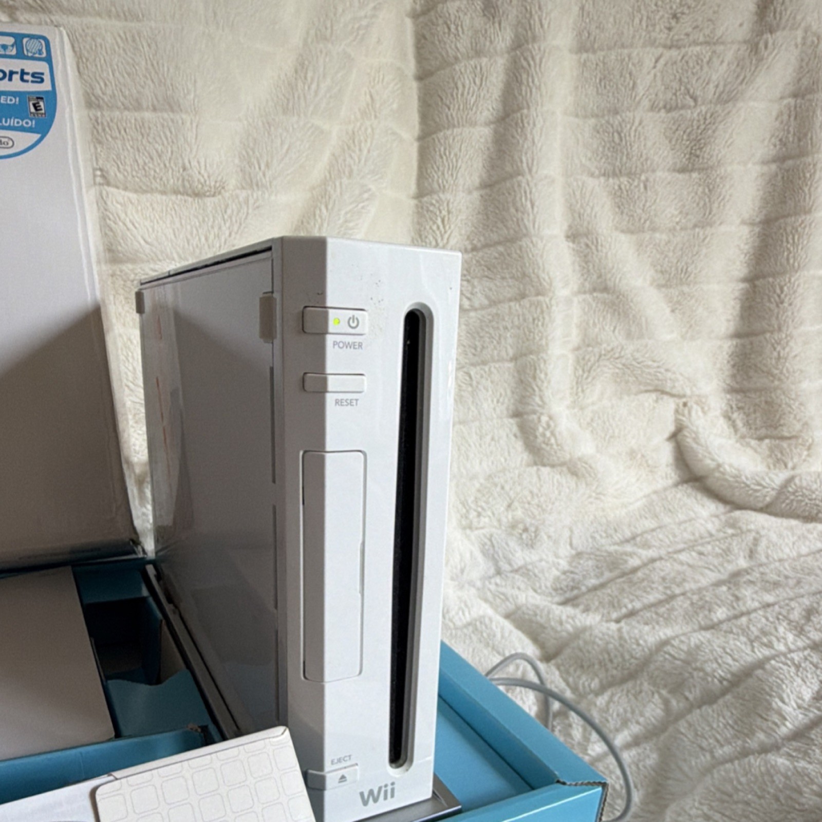 Nintendo Wii RVL-001(USA) White Console Bundle w/ Wii Sports, Remote, Box Tested