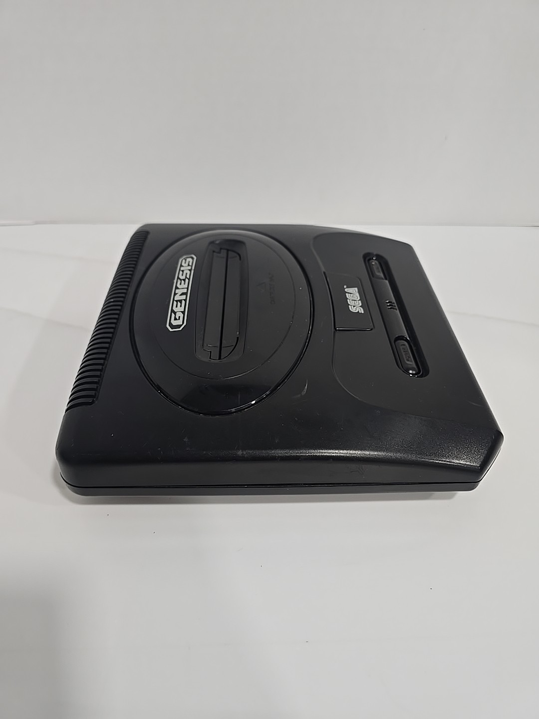 Sega Genesis II Console Model 1631 + 1 Controller & Sonic the Hedgehog 2 TESTED