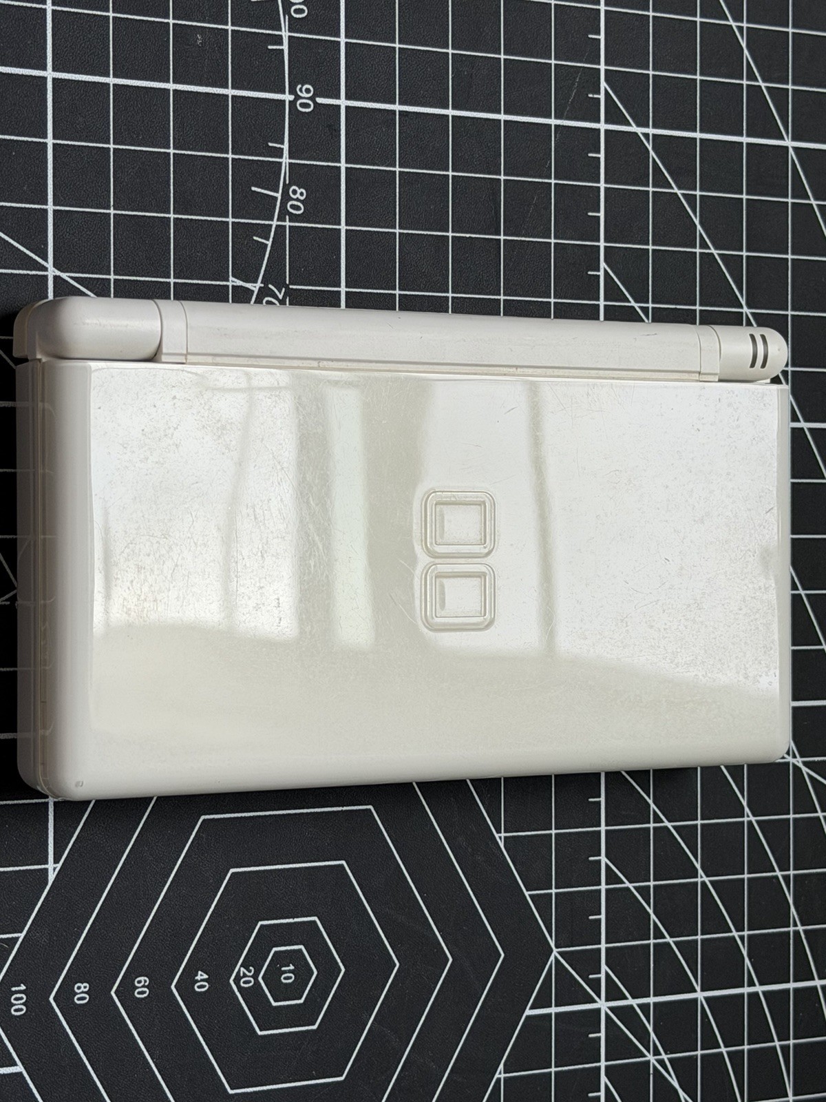 Nintendo DS Lite Used OEM White W/ R4 & 2GB SD – 100% Tested Region Free