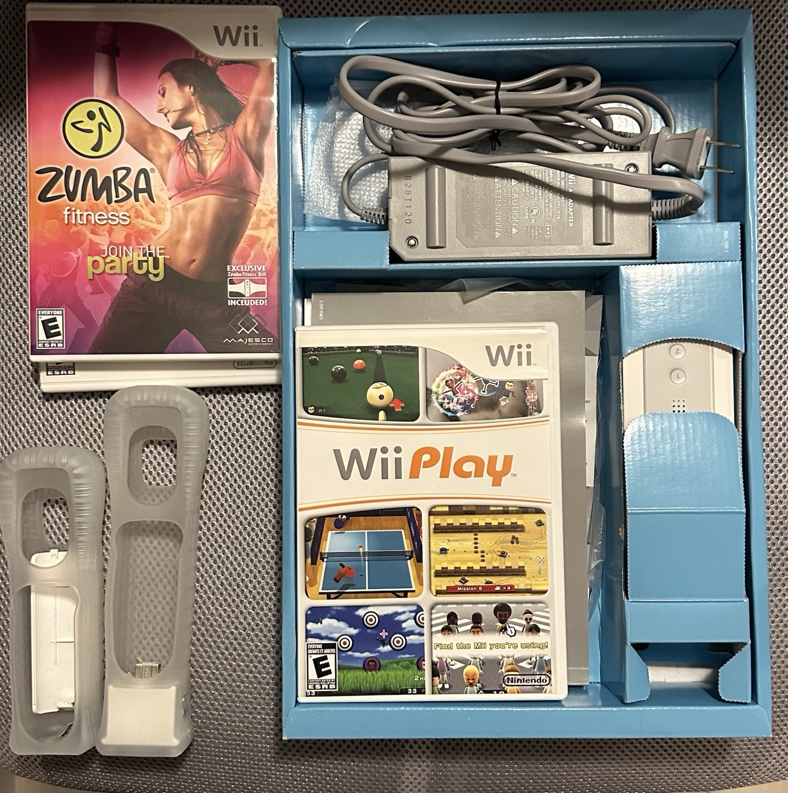 Nintendo Wii Console Complete In Box w/ 4 Games & Multiple Controllers