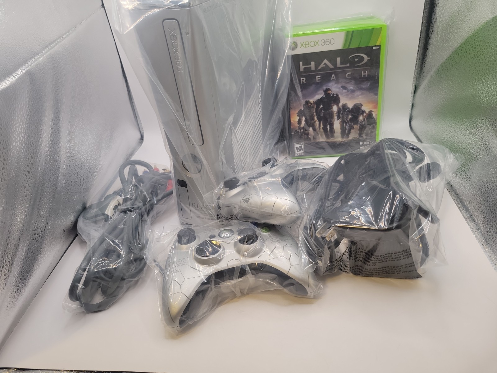 Microsoft Xbox 360 S Halo: Reach Limited Edition Silver Console + 2 Controllers