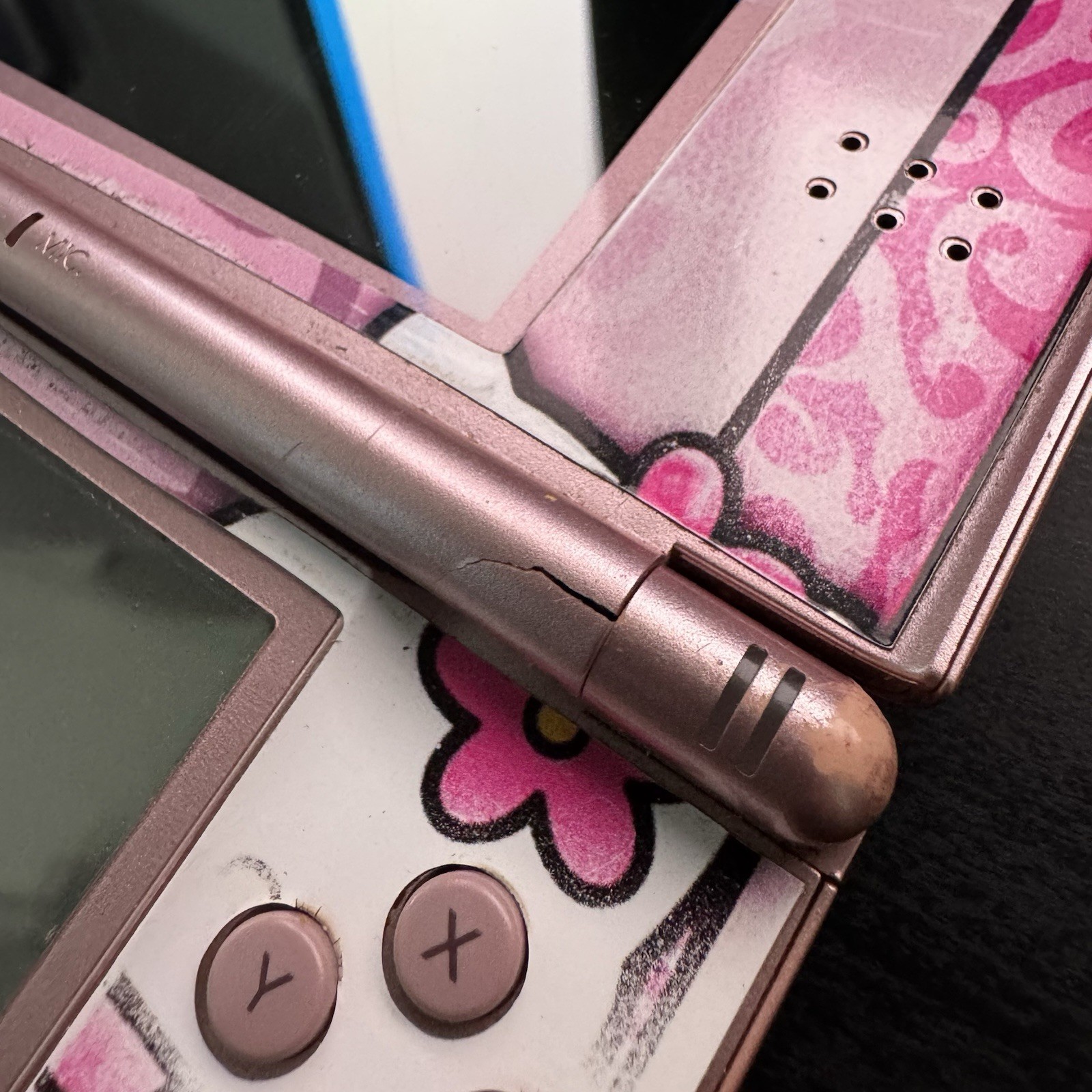 Nintendo DS Lite Video Game Console Broken Hinge – Metallic Rose With 5 Games