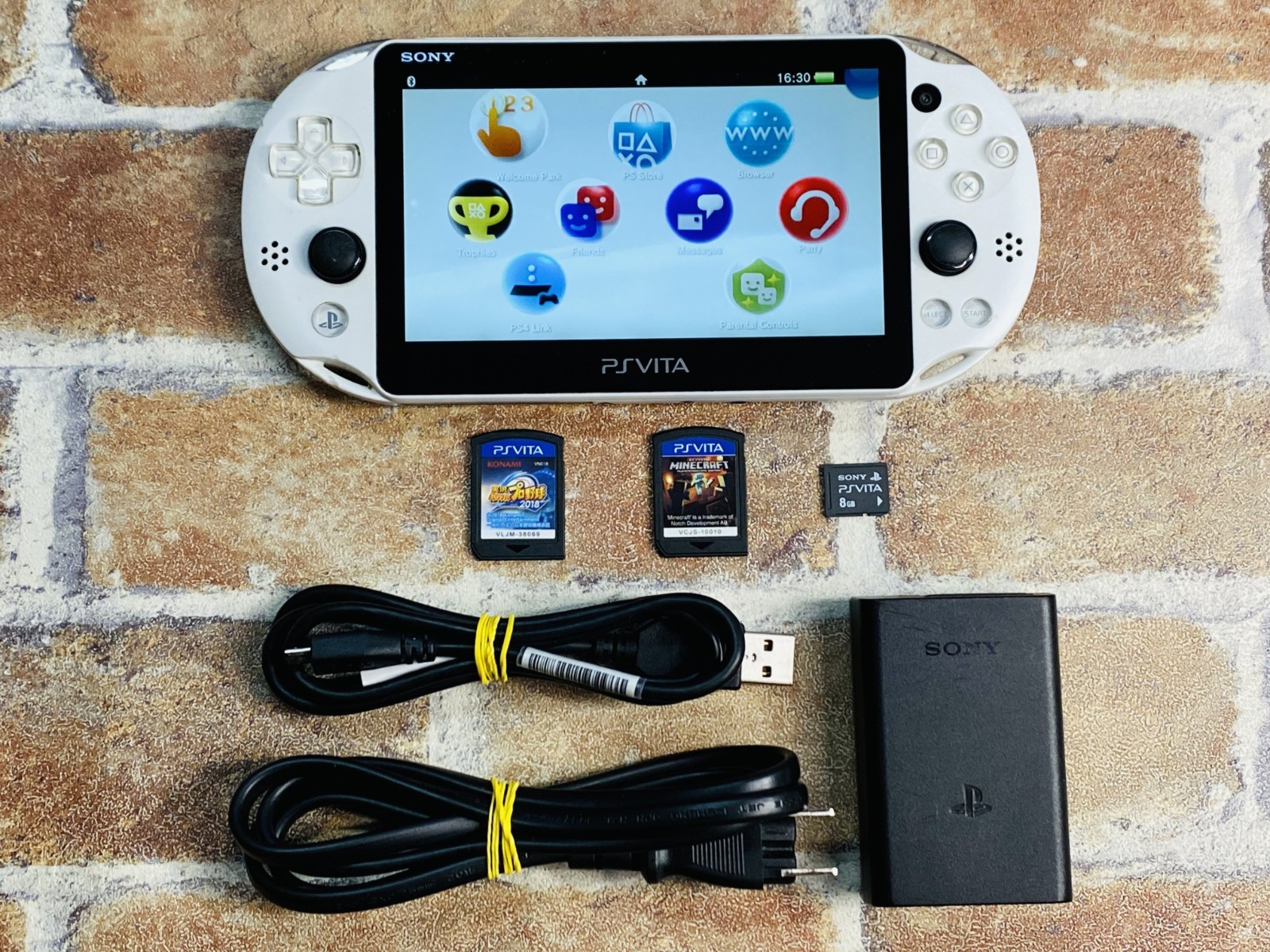 PS Vita Glacier White PCH-2000 SONY PlayStation Japan 8GB Charger 2 Games DDP