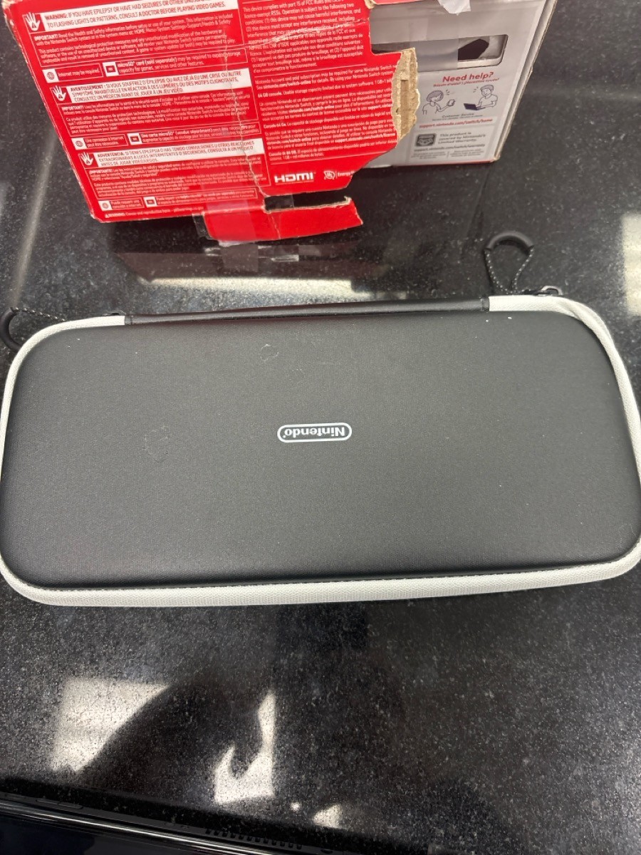 NINTENDO SWITCH HANDHELD – OLED – HAC-016 Comes with items in shown (B02102747)