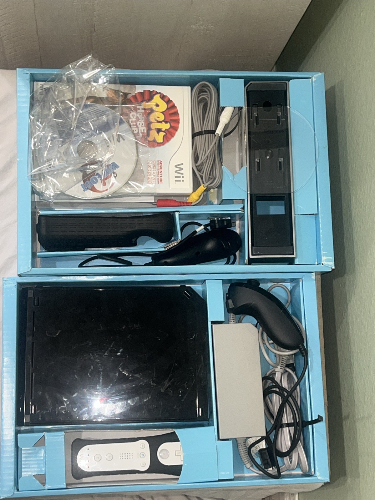 Nintendo Wii Console Bundle RVL-001 Black. Two Remotes, 3 Games With All Cords.