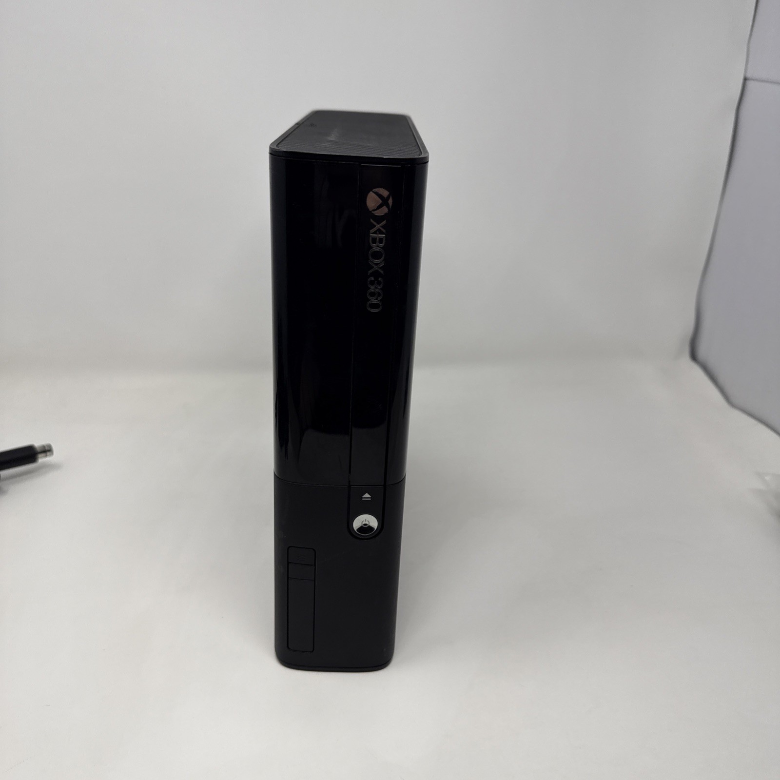 Microsoft Xbox 360 E Slim Console Bundle 320GB HD. Tested & Working!!