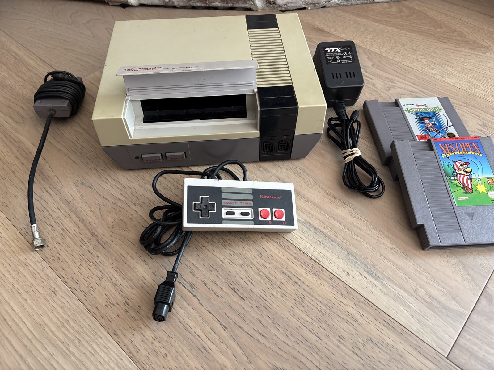 NINTENDO NES Original Console w/ 2 Games, 1 OEM Controller, Cords, WORKS