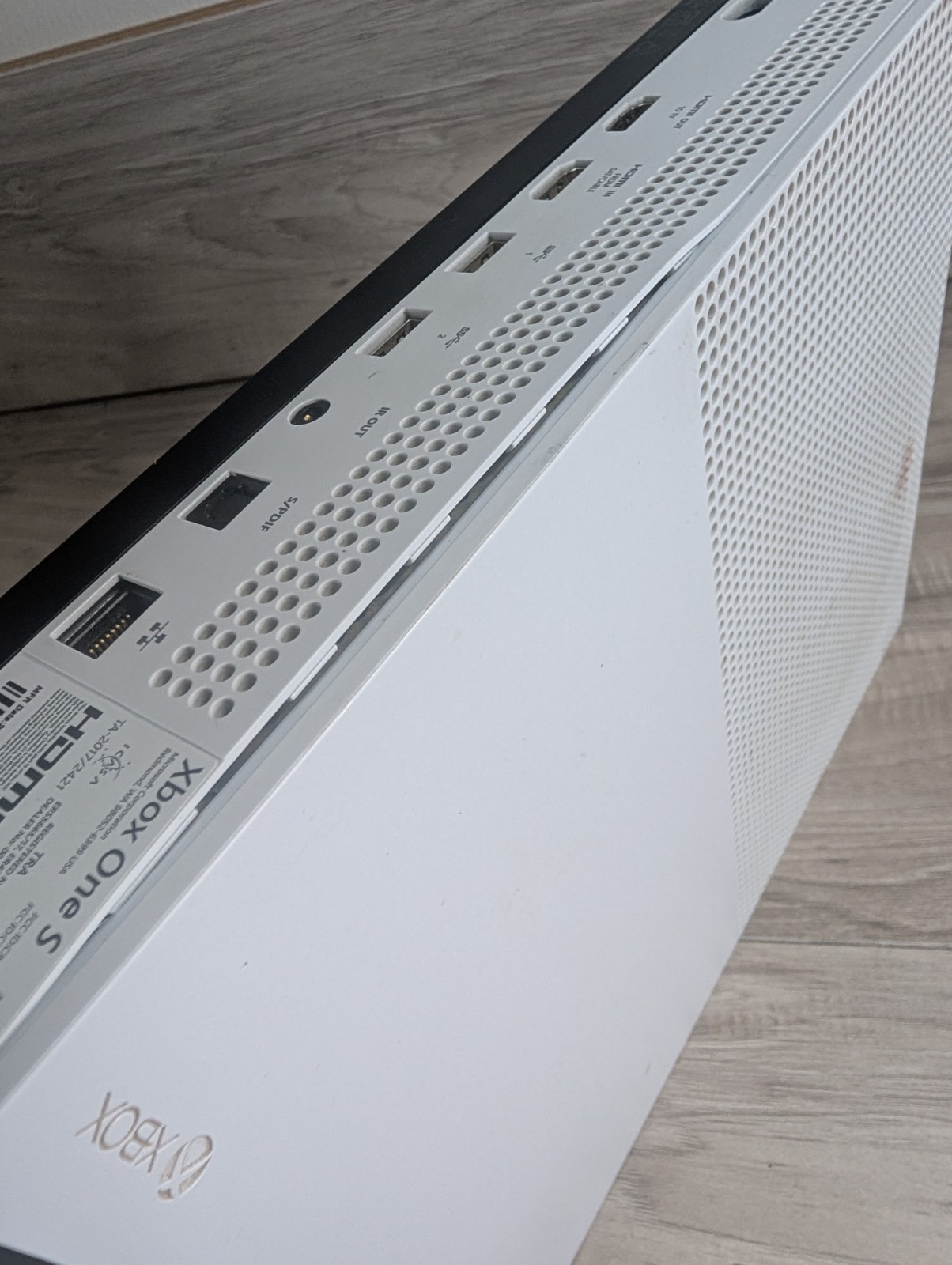 Microsoft 1 TB White XBOX One S, Model 1681 Gaming Console ( READ )