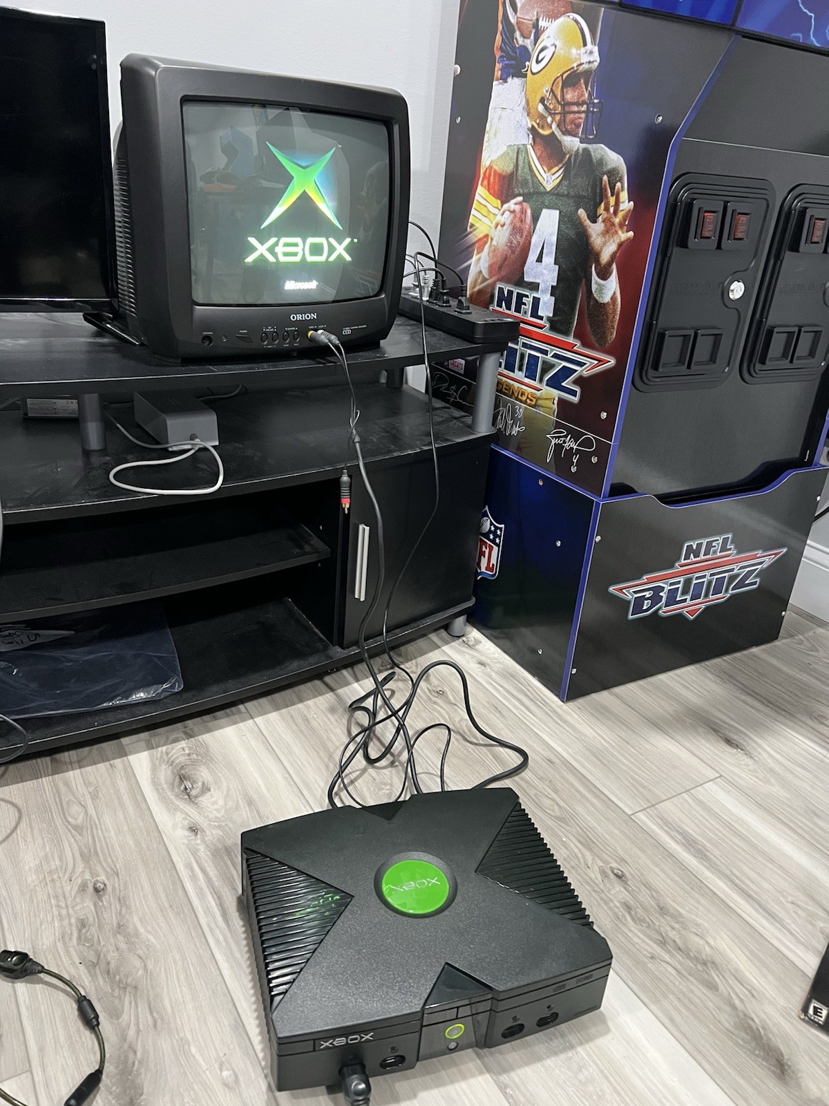 Microsoft Xbox – Black + 3 Controllers