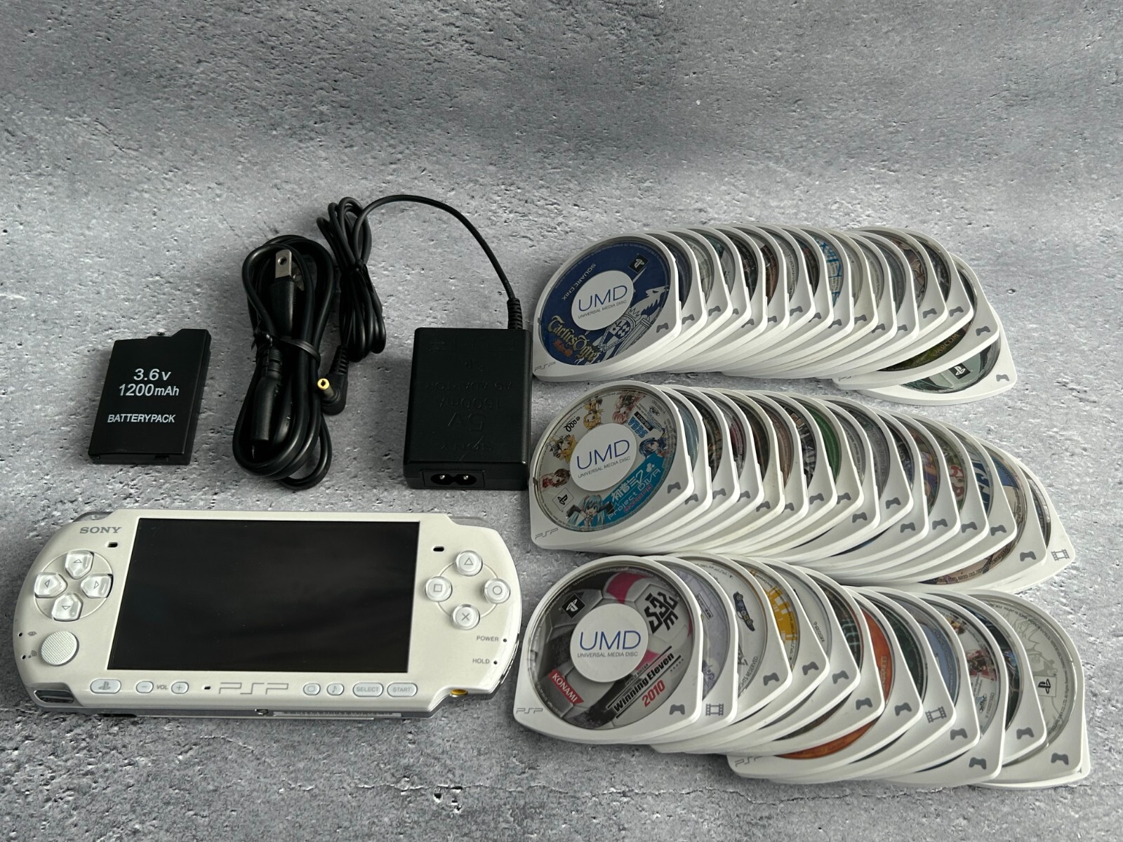Sony PSP-3000 Console / battery＋charger＋memory stick random 3 games from US