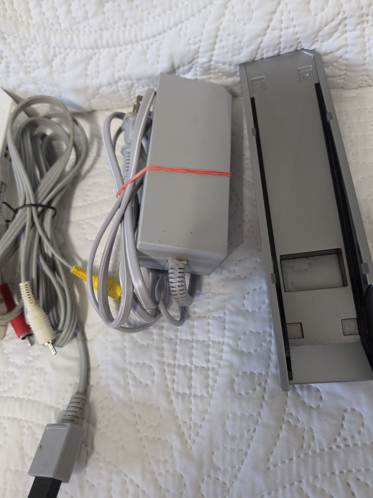 Nintendo Wii White Console Bundle Tested/Working RVL-001 W/assesories
