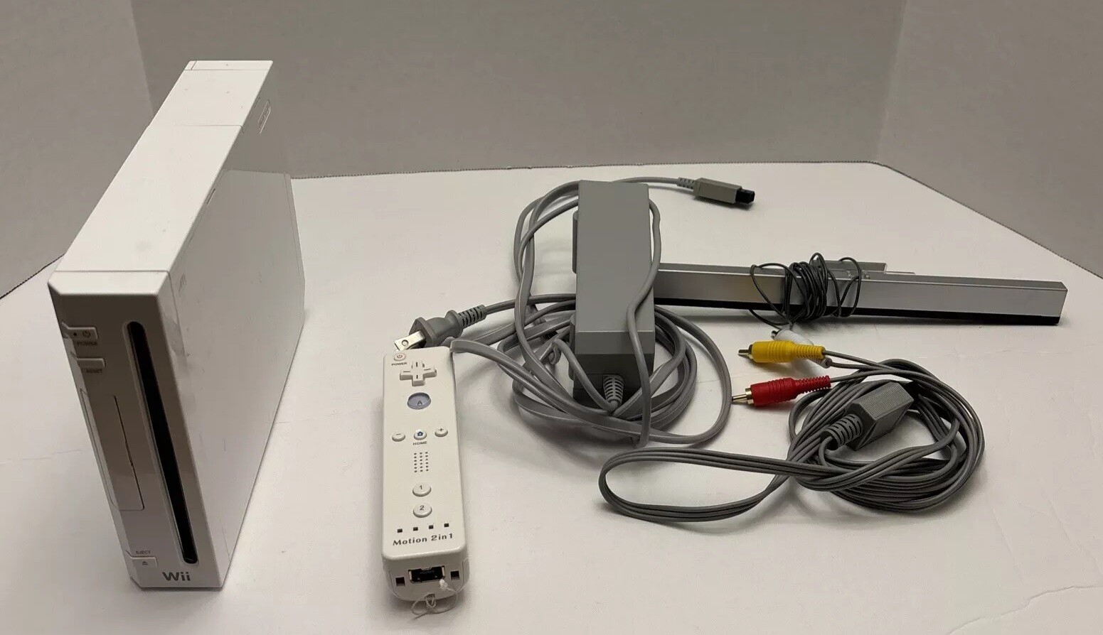 Nintendo Wii Video Game System RVL-001 Console Backwards Compatible Tested Works