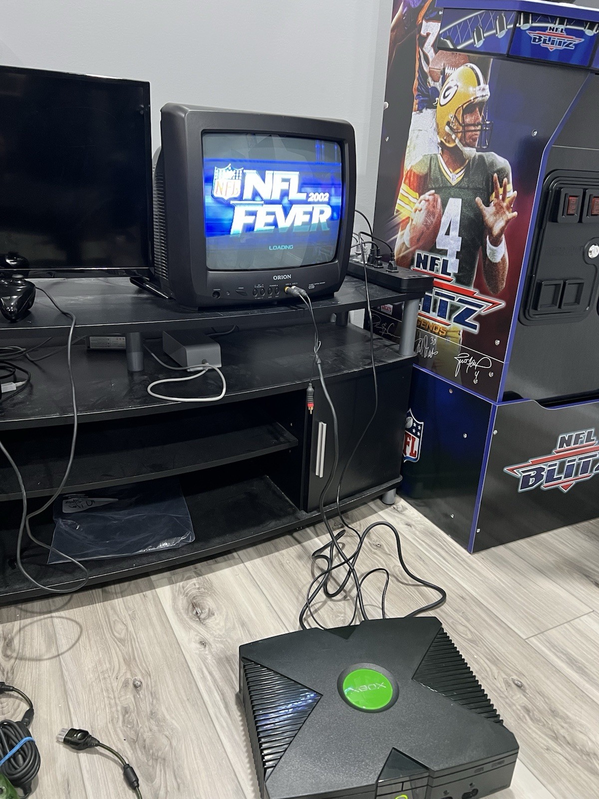 Microsoft Xbox – Black + 3 Controllers