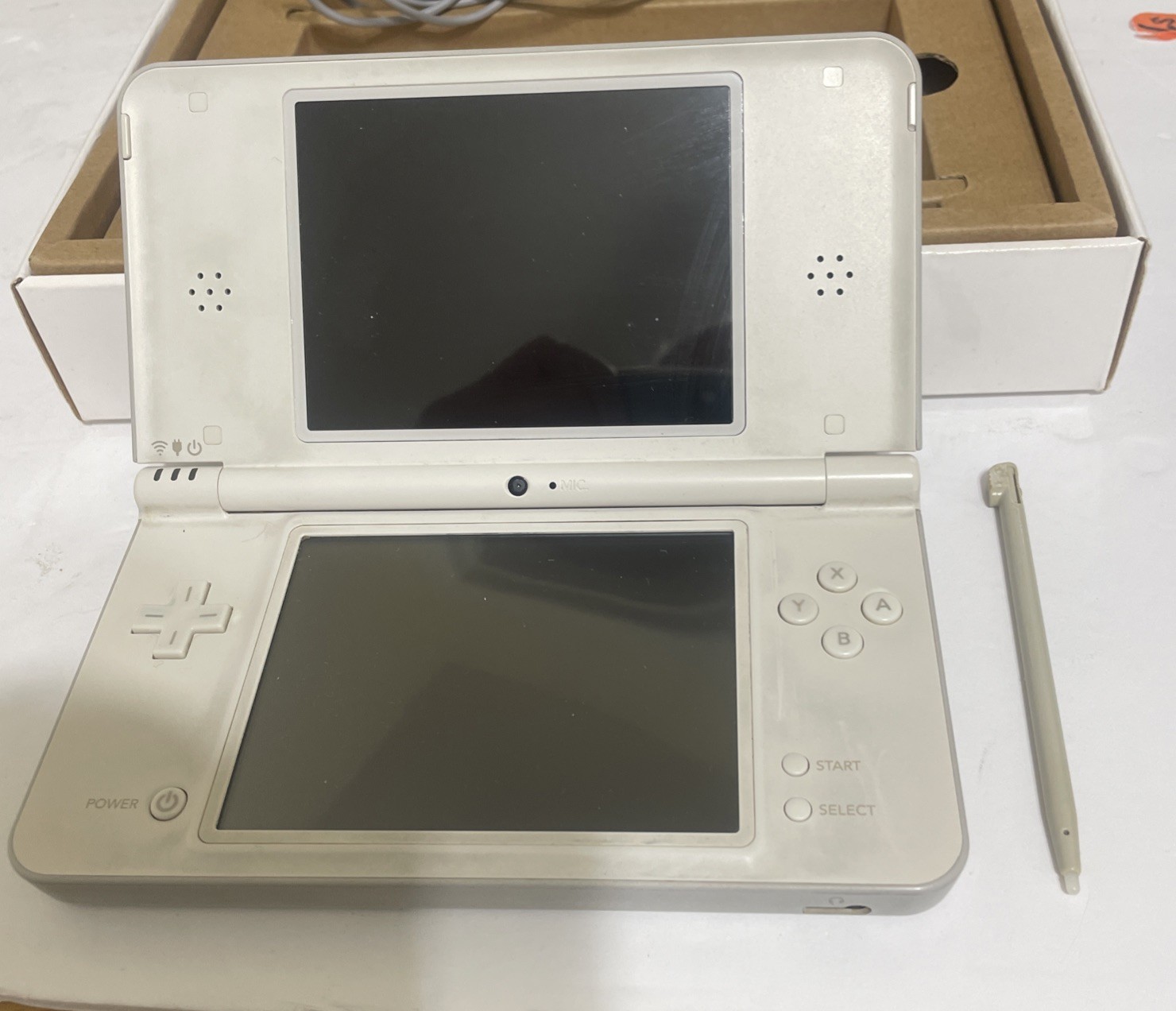 Nintendo DSi LL Japanese Edition Natural White Original Box , No Stylus