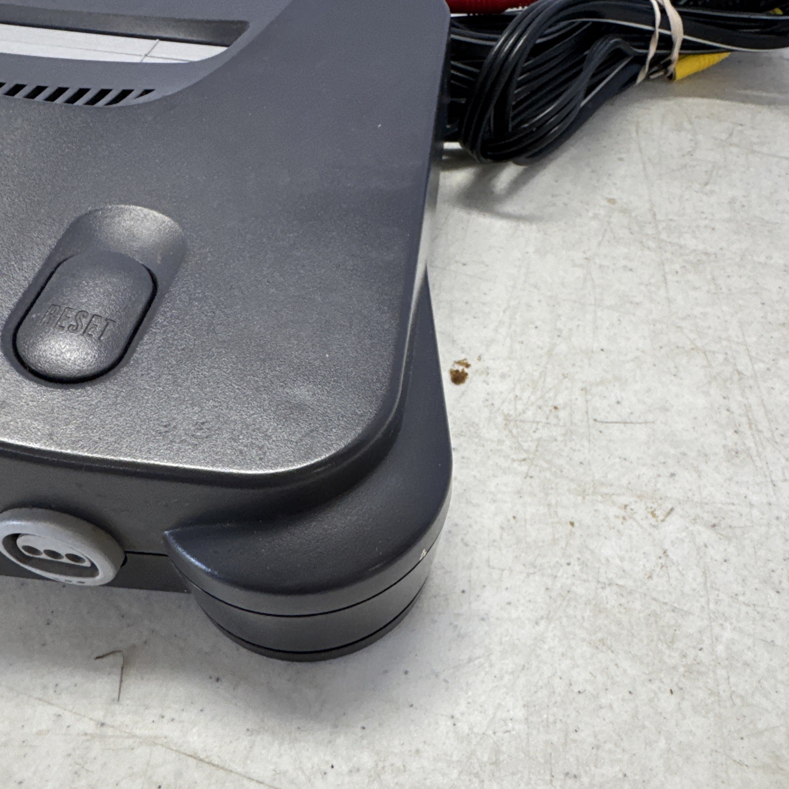 Nintendo 64 System 32MB Home Console – Charcoal Gray
