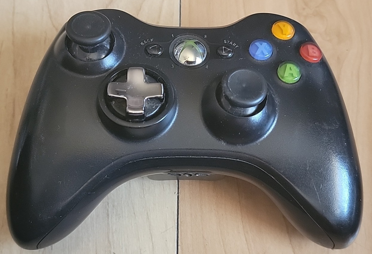 Halo 4 Edition Xbox 360 S Console 1439 320GB Controllers 1403 Charge TESTED READ