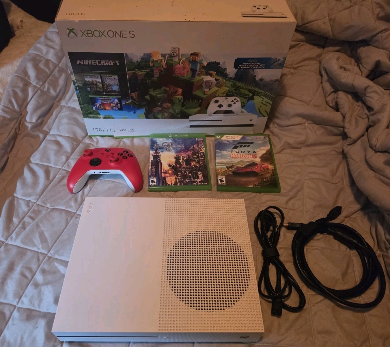 Xbox One S 1TB Minecraft Bundle Console White 4K UHD Model 1681