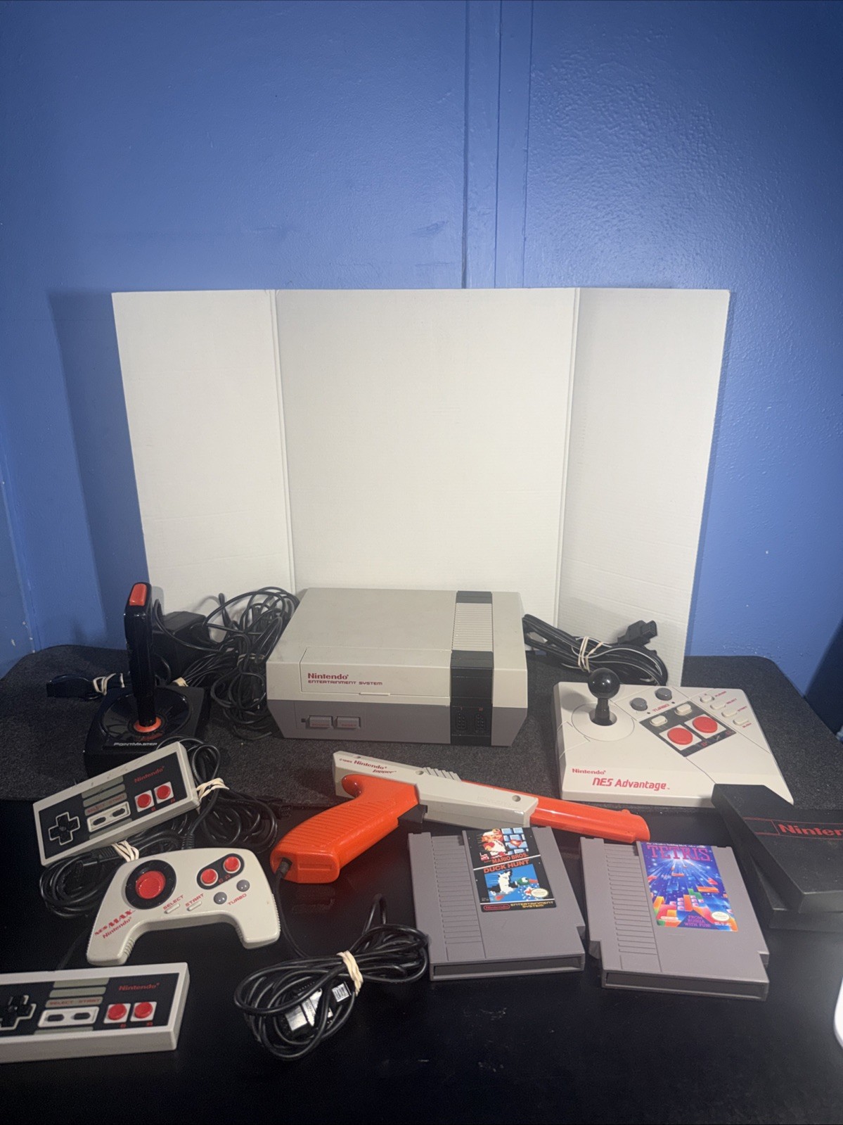 Nintendo NES Console Original TESTED Bundle W Games 3 controllers + Zapper .